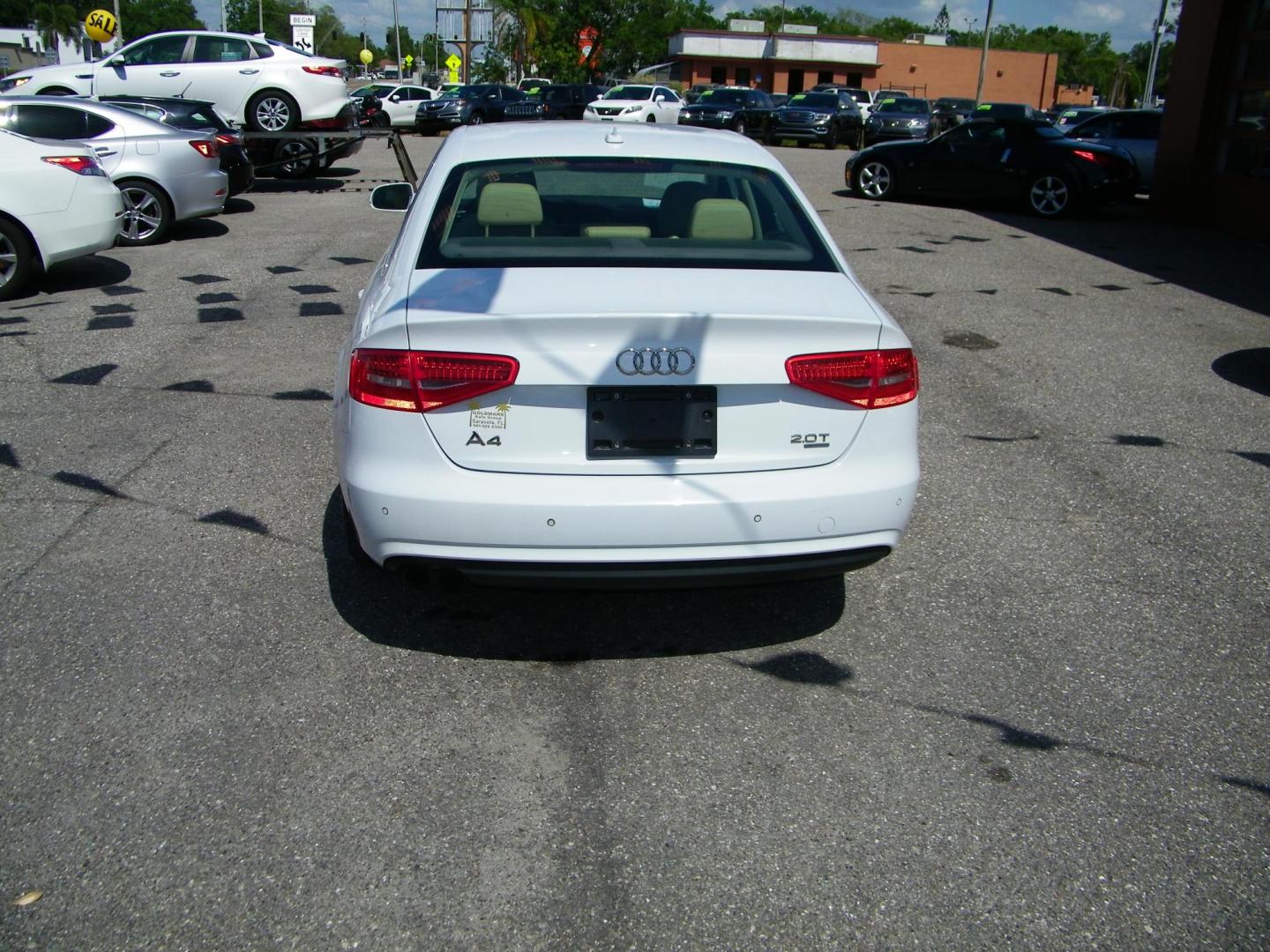 2013 White /Beige Audi A4 2.0T Premium Sedan quattro (WAUKFAFL9DA) with an 2.0L L4 DOHC 16V TURBO engine, AUTOMATIC transmission, located at 4000 Bee Ridge Road, Sarasota, FL, 34233, (941) 926-0300, 27.298664, -82.489151 - Photo#4