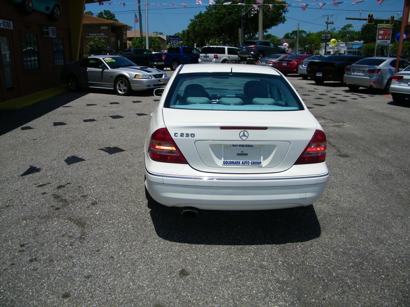 2006 White /Beige/Tan Mercedes-Benz C-Class C230 Sport Sedan (WDBRF52H26A) with an 2.5L V6 DOHC 24V engine, Automatic transmission, located at 4000 Bee Ridge Road, Sarasota, FL, 34233, (941) 926-0300, 27.298664, -82.489151 - Photo#4