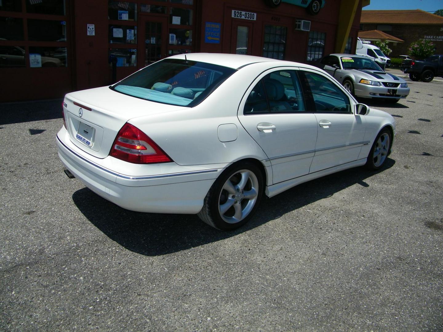 2006 White /Beige/Tan Mercedes-Benz C-Class C230 Sport Sedan (WDBRF52H26A) with an 2.5L V6 DOHC 24V engine, Automatic transmission, located at 4000 Bee Ridge Road, Sarasota, FL, 34233, (941) 926-0300, 27.298664, -82.489151 - Photo#5