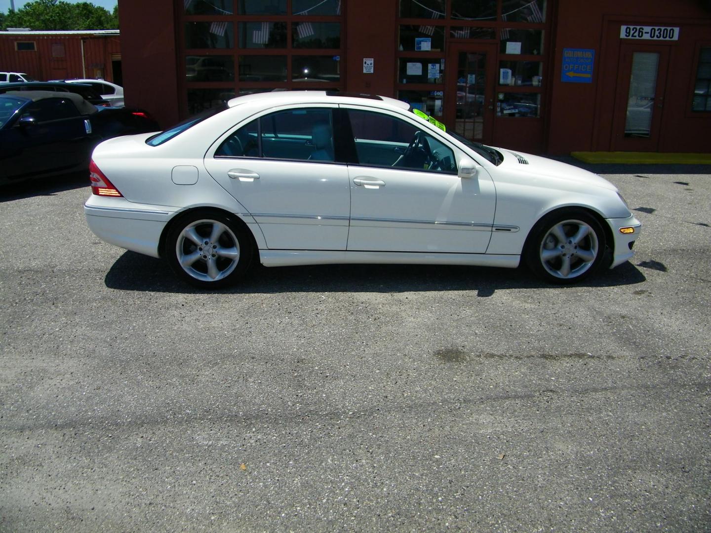 2006 White /Beige/Tan Mercedes-Benz C-Class C230 Sport Sedan (WDBRF52H26A) with an 2.5L V6 DOHC 24V engine, Automatic transmission, located at 4000 Bee Ridge Road, Sarasota, FL, 34233, (941) 926-0300, 27.298664, -82.489151 - Photo#6