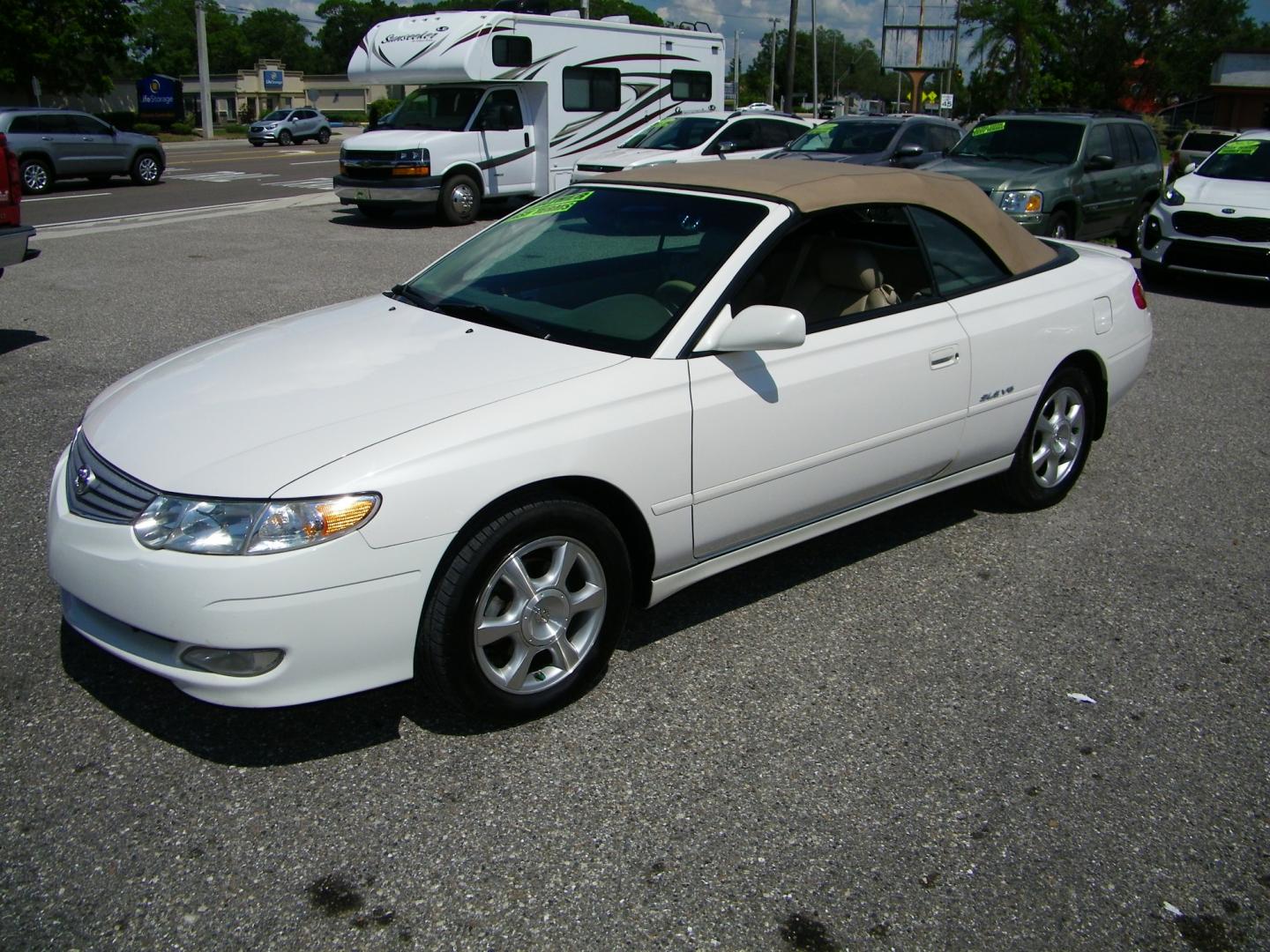 2002 White /Beige Toyota Camry Solara SE Convertible (2T1FF28P72C) with an 3.0L V6 DOHC 24V engine, 4-Speed Automatic Overdrive transmission, located at 4000 Bee Ridge Road, Sarasota, FL, 34233, (941) 926-0300, 27.298664, -82.489151 - Photo#0