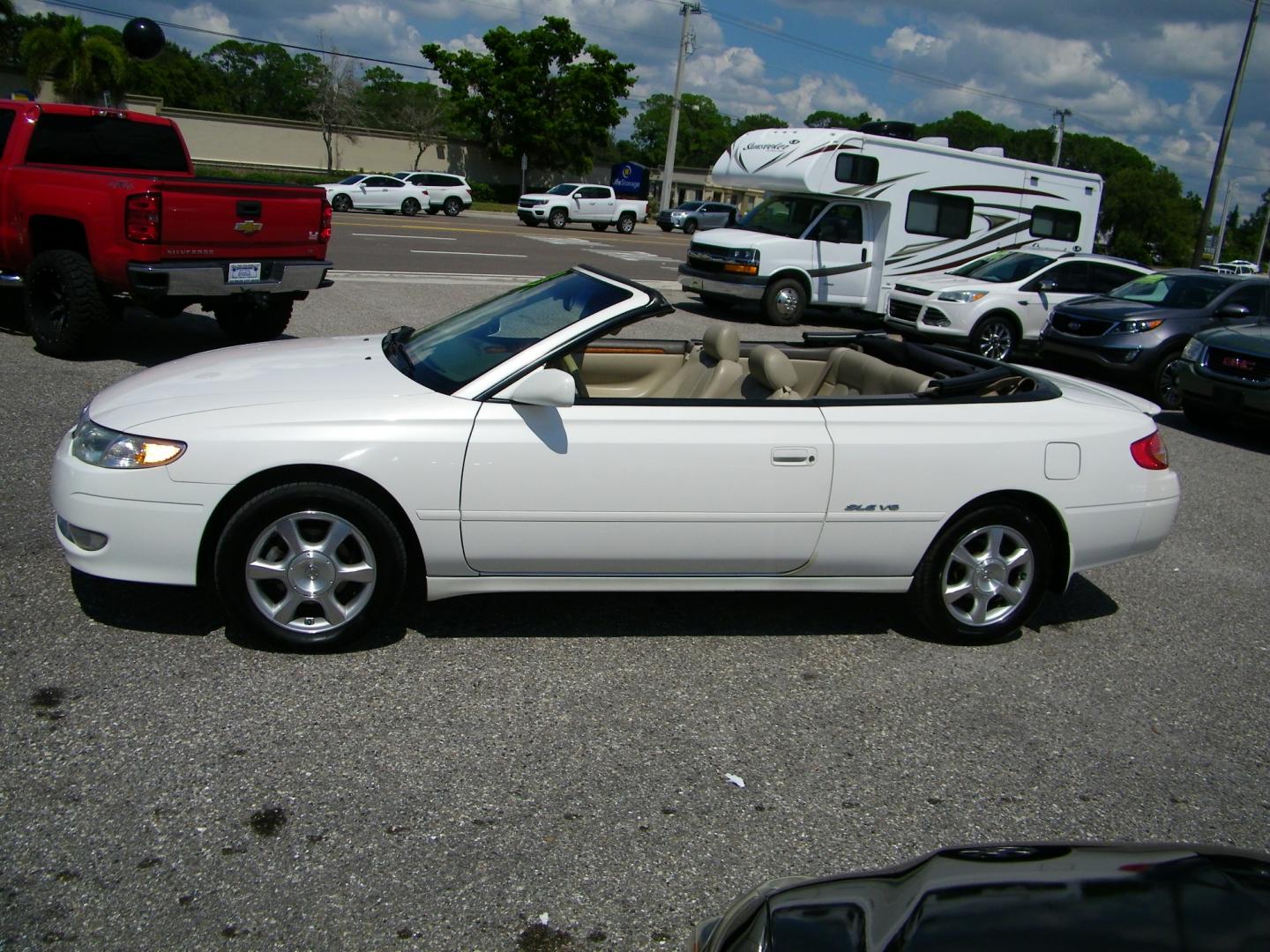 2002 White /Beige Toyota Camry Solara SE Convertible (2T1FF28P72C) with an 3.0L V6 DOHC 24V engine, 4-Speed Automatic Overdrive transmission, located at 4000 Bee Ridge Road, Sarasota, FL, 34233, (941) 926-0300, 27.298664, -82.489151 - Photo#22