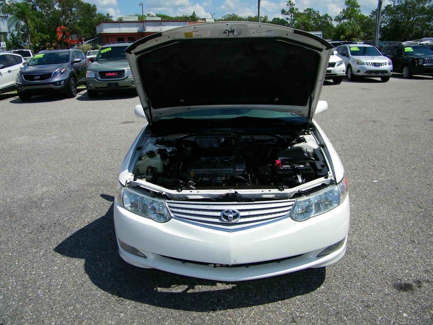 2002 White /Beige Toyota Camry Solara SE Convertible (2T1FF28P72C) with an 3.0L V6 DOHC 24V engine, 4-Speed Automatic Overdrive transmission, located at 4000 Bee Ridge Road, Sarasota, FL, 34233, (941) 926-0300, 27.298664, -82.489151 - Photo#8