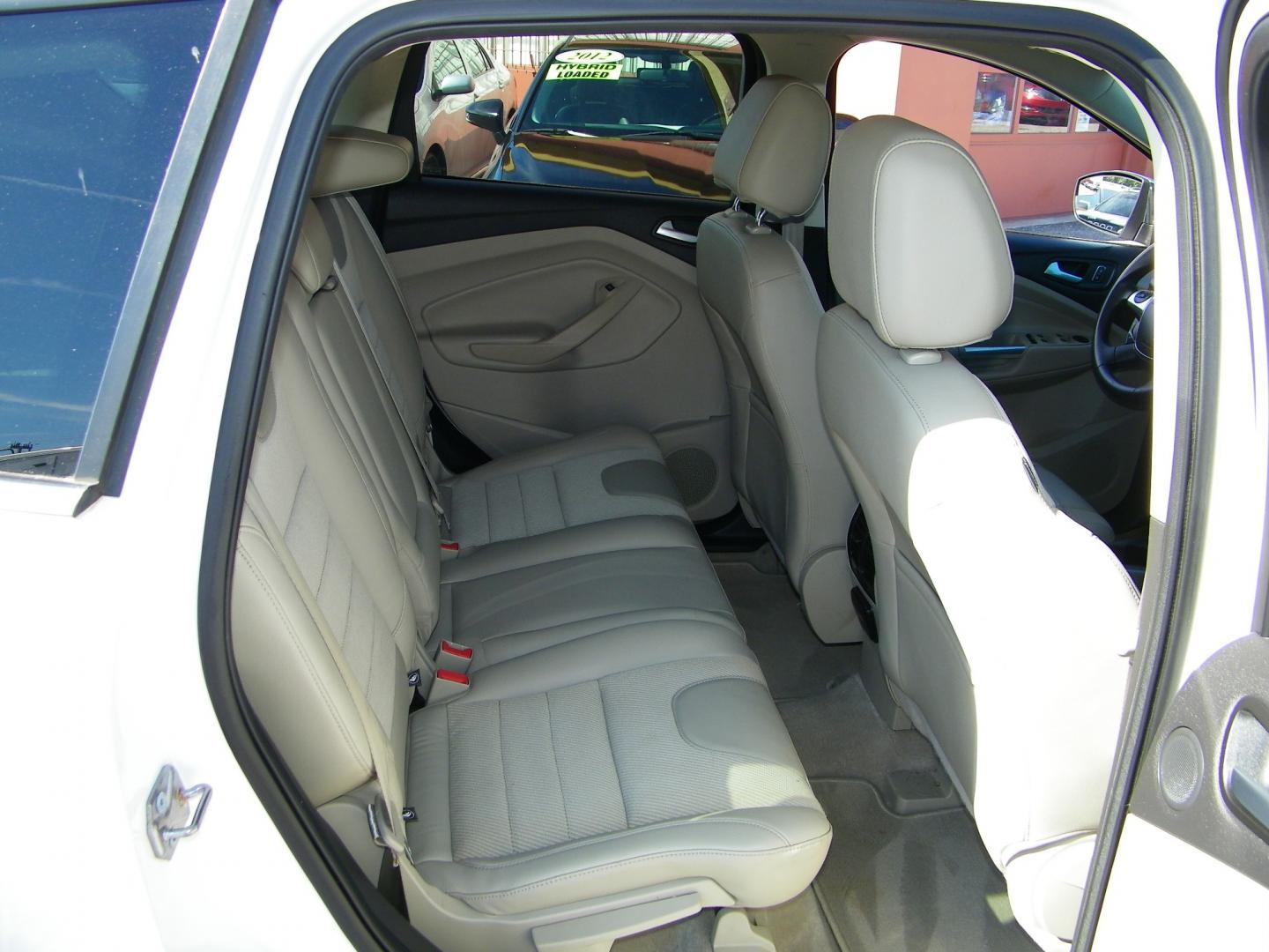 2015 White /BLACK Ford Escape SE 4WD (1FMCU9GX4FU) with an 1.6L L4 DOHC 16V engine, 6-Speed Automatic transmission, located at 4000 Bee Ridge Road, Sarasota, FL, 34233, (941) 926-0300, 27.298664, -82.489151 - Photo#15