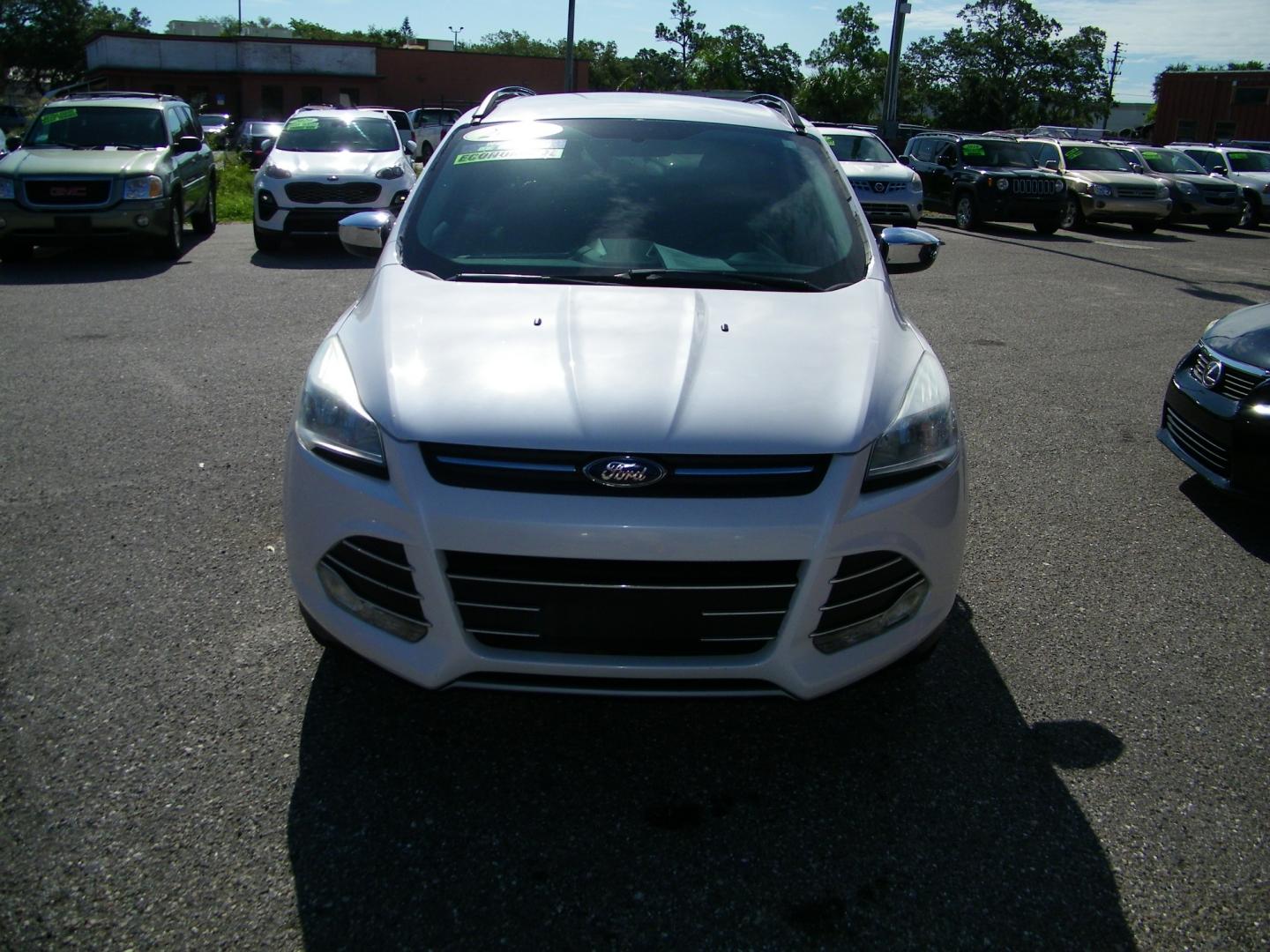 2015 White /BLACK Ford Escape SE 4WD (1FMCU9GX4FU) with an 1.6L L4 DOHC 16V engine, 6-Speed Automatic transmission, located at 4000 Bee Ridge Road, Sarasota, FL, 34233, (941) 926-0300, 27.298664, -82.489151 - Photo#1