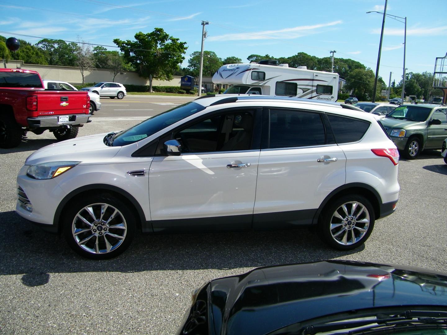 2015 White /BLACK Ford Escape SE 4WD (1FMCU9GX4FU) with an 1.6L L4 DOHC 16V engine, 6-Speed Automatic transmission, located at 4000 Bee Ridge Road, Sarasota, FL, 34233, (941) 926-0300, 27.298664, -82.489151 - Photo#2