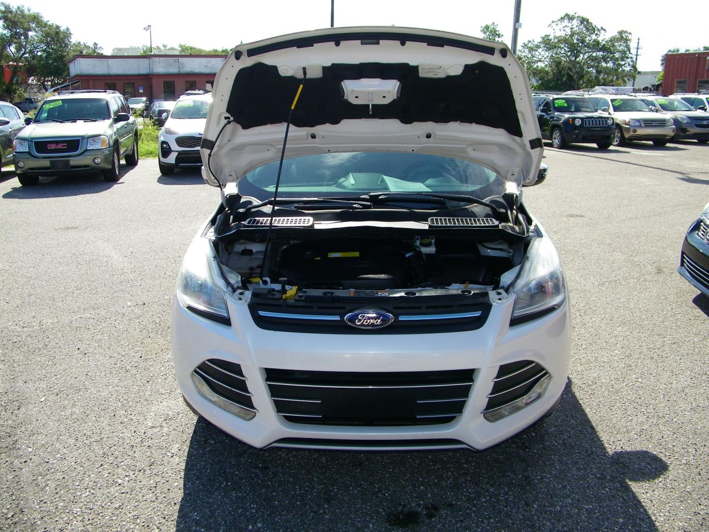 2015 White /BLACK Ford Escape SE 4WD (1FMCU9GX4FU) with an 1.6L L4 DOHC 16V engine, 6-Speed Automatic transmission, located at 4000 Bee Ridge Road, Sarasota, FL, 34233, (941) 926-0300, 27.298664, -82.489151 - Photo#8