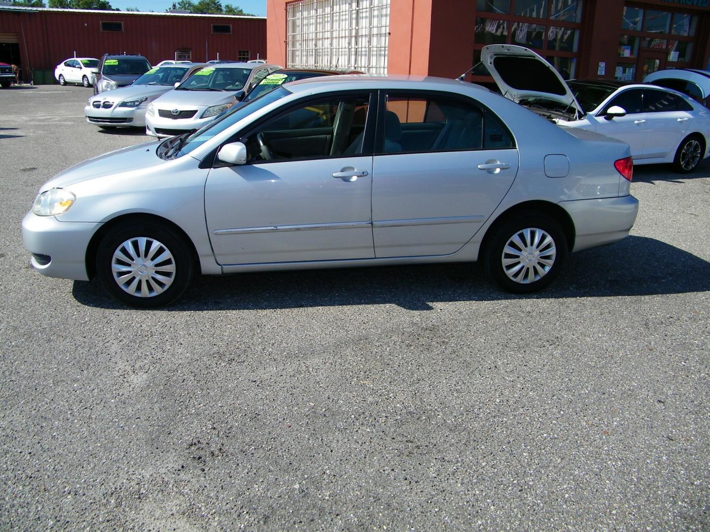 2005 /GRAY Toyota Corolla CE (2T1BR32E75C) with an 1.8L L4 DOHC 16V engine, Automatic transmission, located at 4000 Bee Ridge Road, Sarasota, FL, 34233, (941) 926-0300, 27.298664, -82.489151 - Photo#2