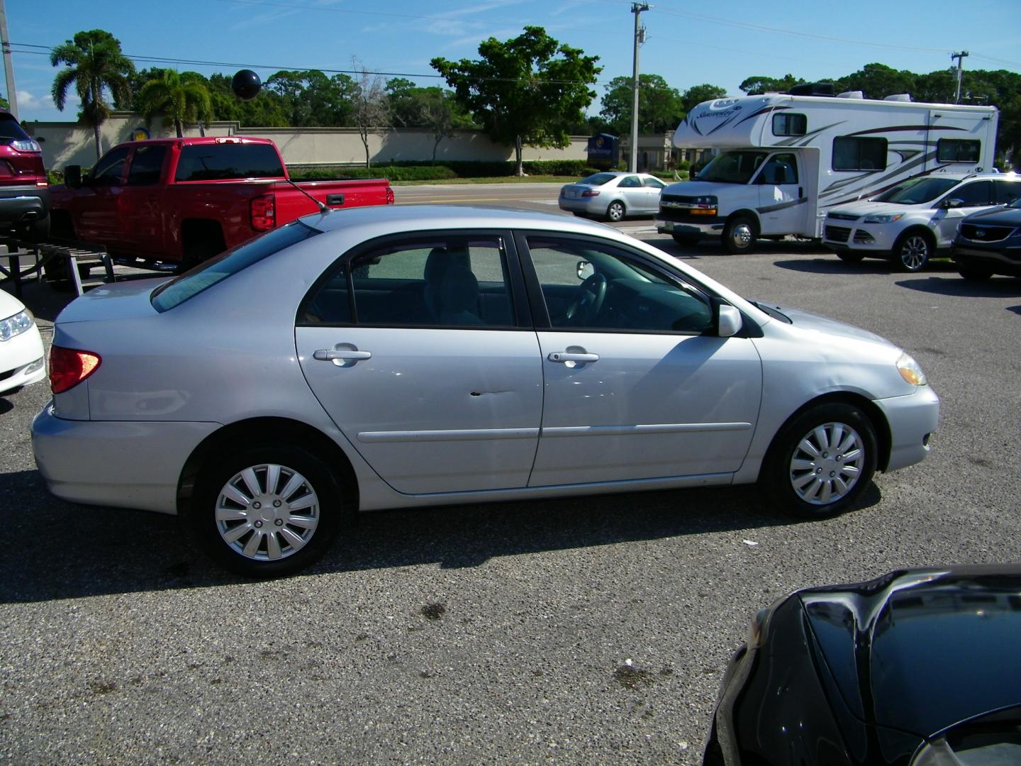 2005 /GRAY Toyota Corolla CE (2T1BR32E75C) with an 1.8L L4 DOHC 16V engine, Automatic transmission, located at 4000 Bee Ridge Road, Sarasota, FL, 34233, (941) 926-0300, 27.298664, -82.489151 - Photo#6