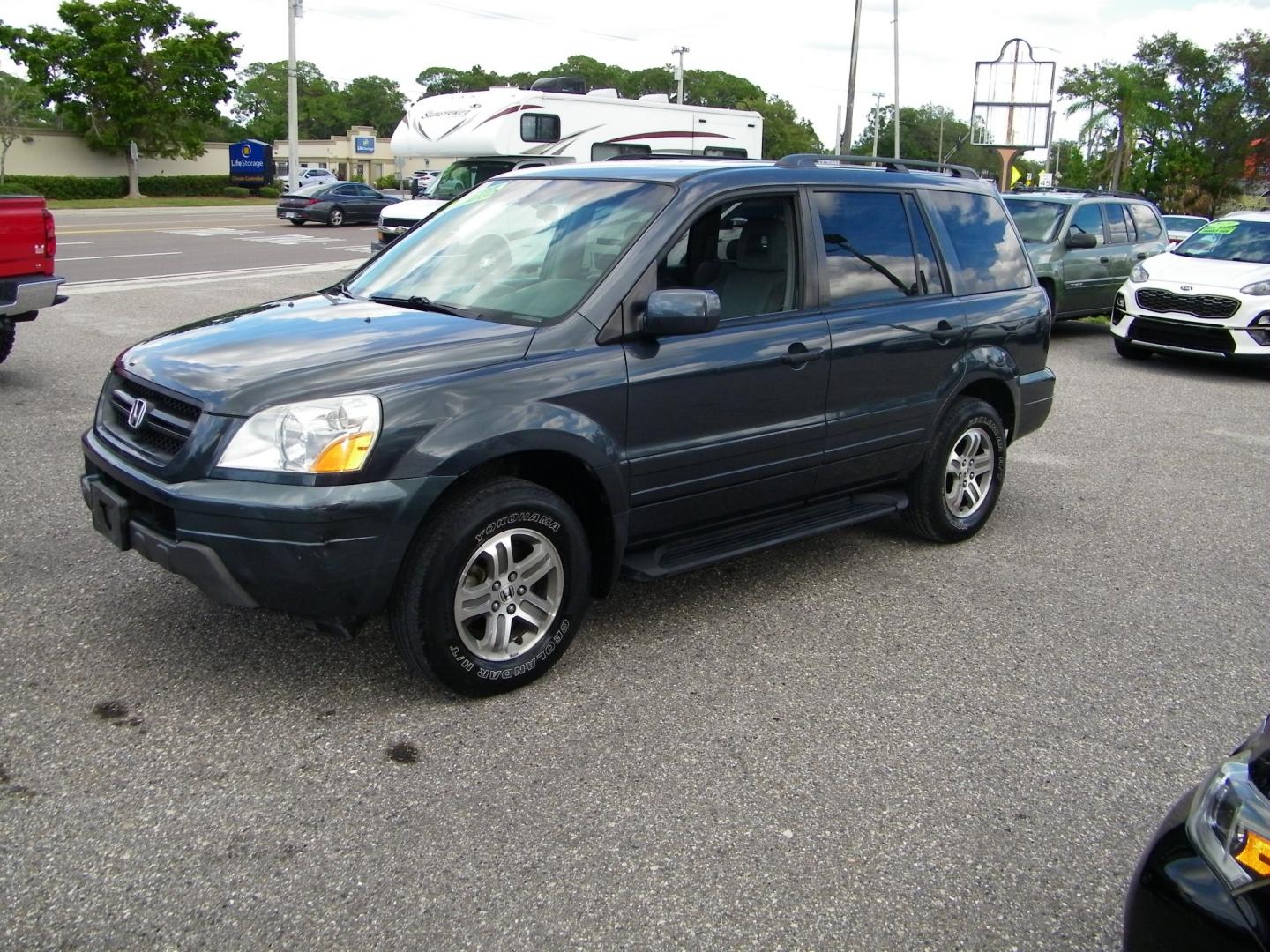 2004 Gray /Gray Honda Pilot EX w/ Leather and DVD (2HKYF18624H) with an 3.5L V6 SOHC 24V engine, 5-Speed Automatic Overdrive transmission, located at 4000 Bee Ridge Road, Sarasota, FL, 34233, (941) 926-0300, 27.298664, -82.489151 - Photo#0