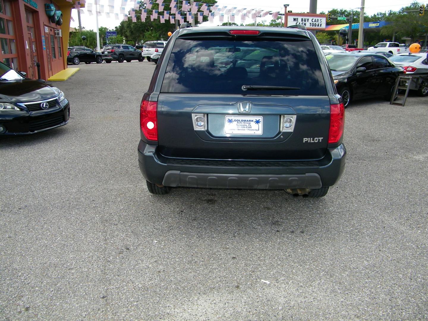 2004 Gray /Gray Honda Pilot EX w/ Leather and DVD (2HKYF18624H) with an 3.5L V6 SOHC 24V engine, 5-Speed Automatic Overdrive transmission, located at 4000 Bee Ridge Road, Sarasota, FL, 34233, (941) 926-0300, 27.298664, -82.489151 - Photo#4