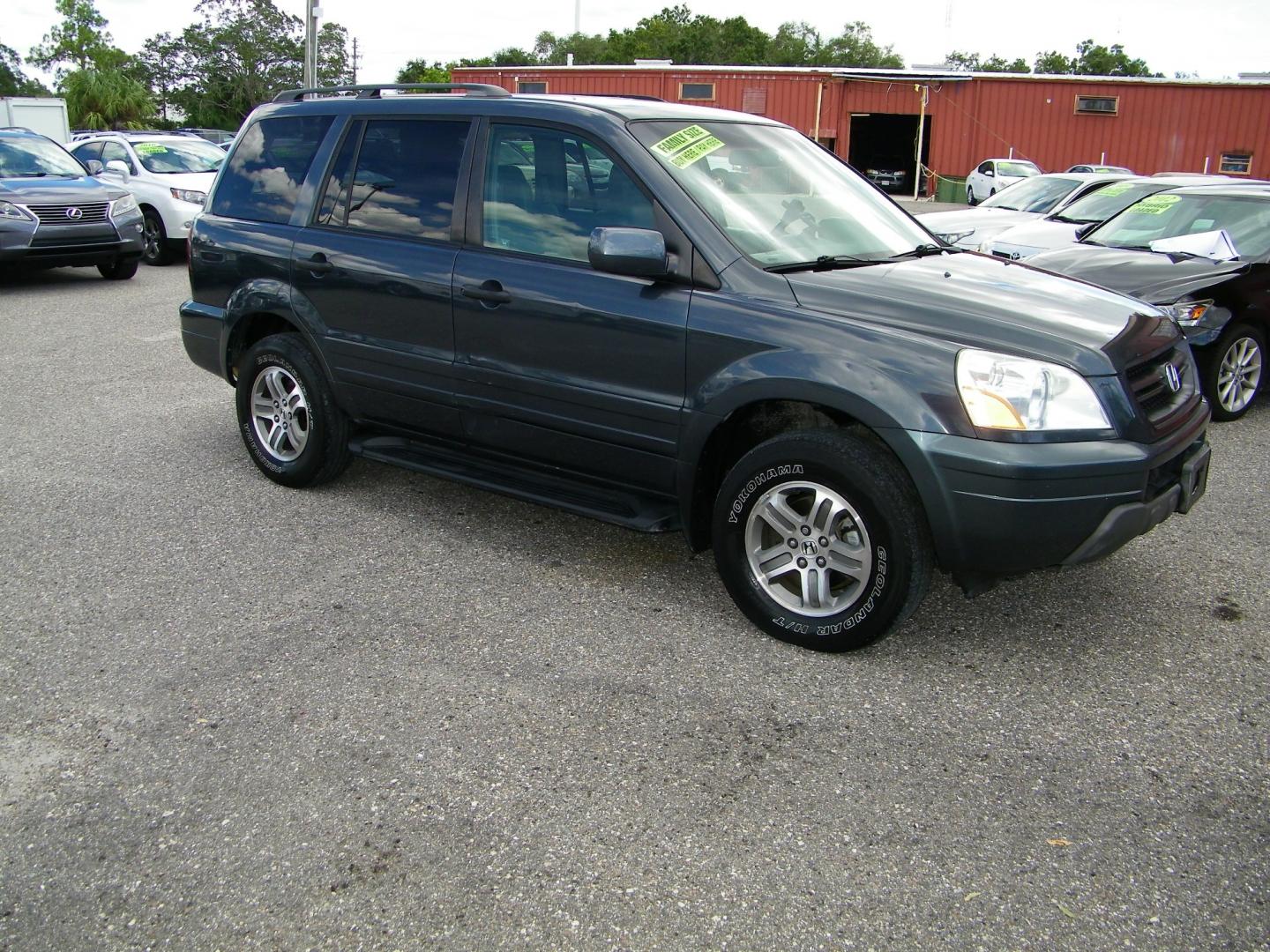 2004 Gray /Gray Honda Pilot EX w/ Leather and DVD (2HKYF18624H) with an 3.5L V6 SOHC 24V engine, 5-Speed Automatic Overdrive transmission, located at 4000 Bee Ridge Road, Sarasota, FL, 34233, (941) 926-0300, 27.298664, -82.489151 - Photo#7