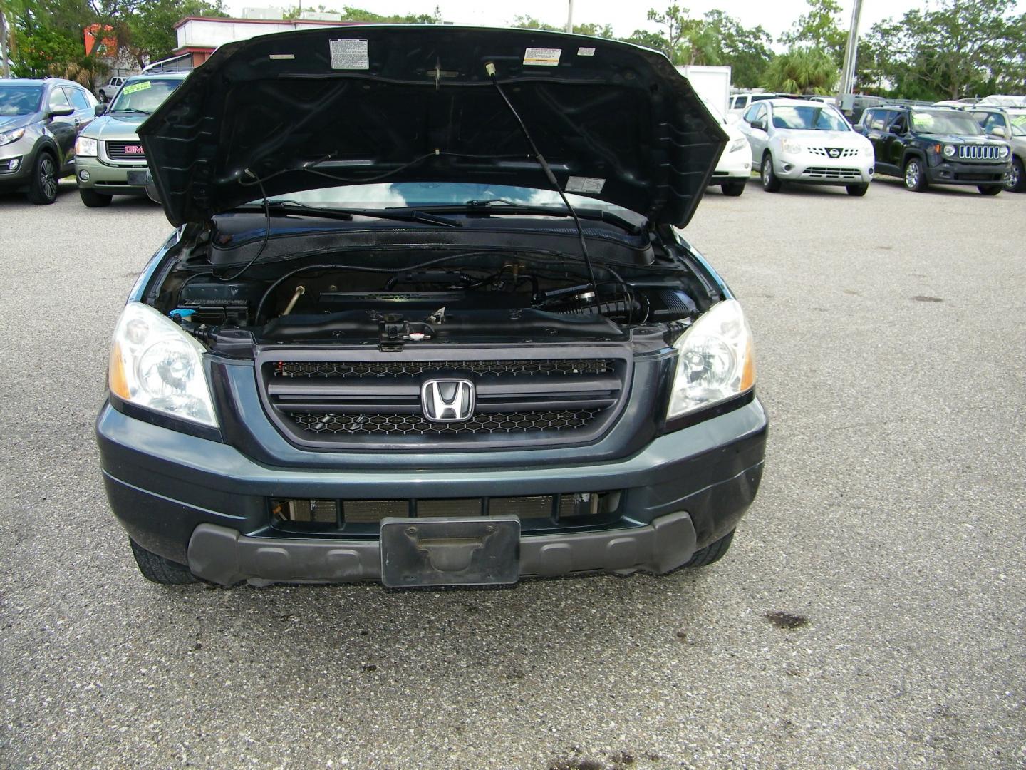 2004 Gray /Gray Honda Pilot EX w/ Leather and DVD (2HKYF18624H) with an 3.5L V6 SOHC 24V engine, 5-Speed Automatic Overdrive transmission, located at 4000 Bee Ridge Road, Sarasota, FL, 34233, (941) 926-0300, 27.298664, -82.489151 - Photo#8