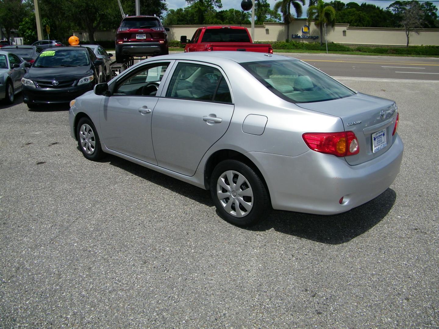 2009 Silver /Black Toyota Corolla XRS 5-Speed AT (JTDBL40E899) with an 1.8L L4 DOHC 16V engine, 5-Speed Automatic Overdrive transmission, located at 4000 Bee Ridge Road, Sarasota, FL, 34233, (941) 926-0300, 27.298664, -82.489151 - Photo#3