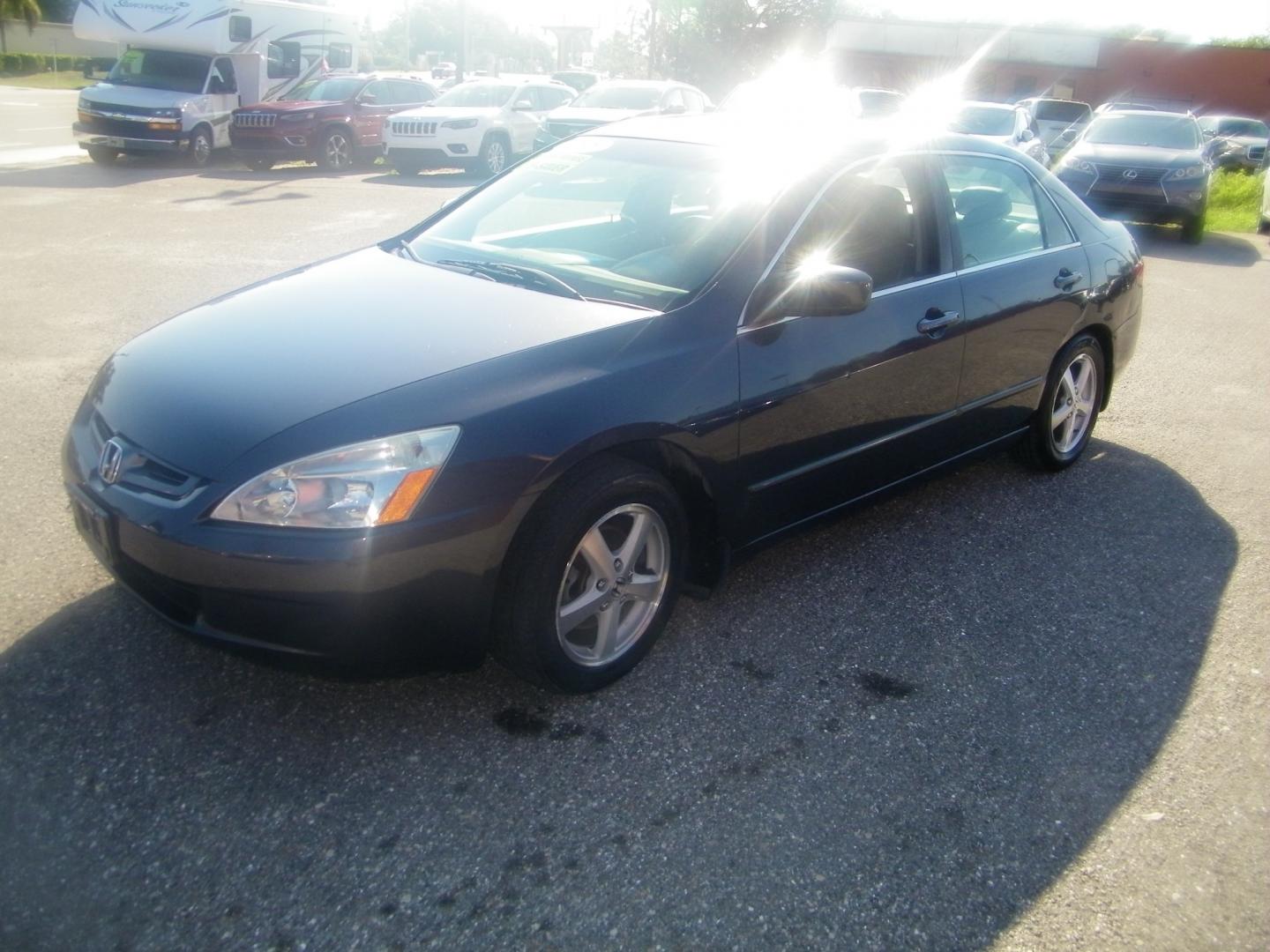 2005 Gray /Gray Honda Accord EX-L Sedan AT with XM Radio (1HGCM568X5A) with an 2.4L L4 DOHC 16V engine, 5-Speed Automatic Overdrive transmission, located at 4000 Bee Ridge Road, Sarasota, FL, 34233, (941) 926-0300, 27.298664, -82.489151 - Photo#0