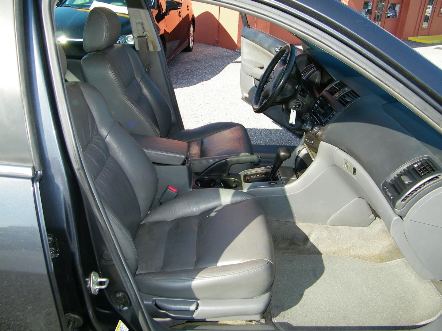 2005 Gray /Gray Honda Accord EX-L Sedan AT with XM Radio (1HGCM568X5A) with an 2.4L L4 DOHC 16V engine, 5-Speed Automatic Overdrive transmission, located at 4000 Bee Ridge Road, Sarasota, FL, 34233, (941) 926-0300, 27.298664, -82.489151 - Photo#14