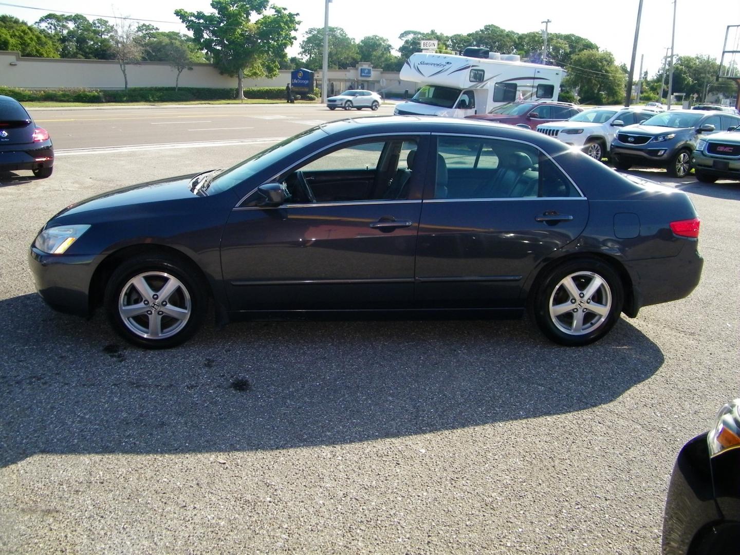 2005 Gray /Gray Honda Accord EX-L Sedan AT with XM Radio (1HGCM568X5A) with an 2.4L L4 DOHC 16V engine, 5-Speed Automatic Overdrive transmission, located at 4000 Bee Ridge Road, Sarasota, FL, 34233, (941) 926-0300, 27.298664, -82.489151 - Photo#2