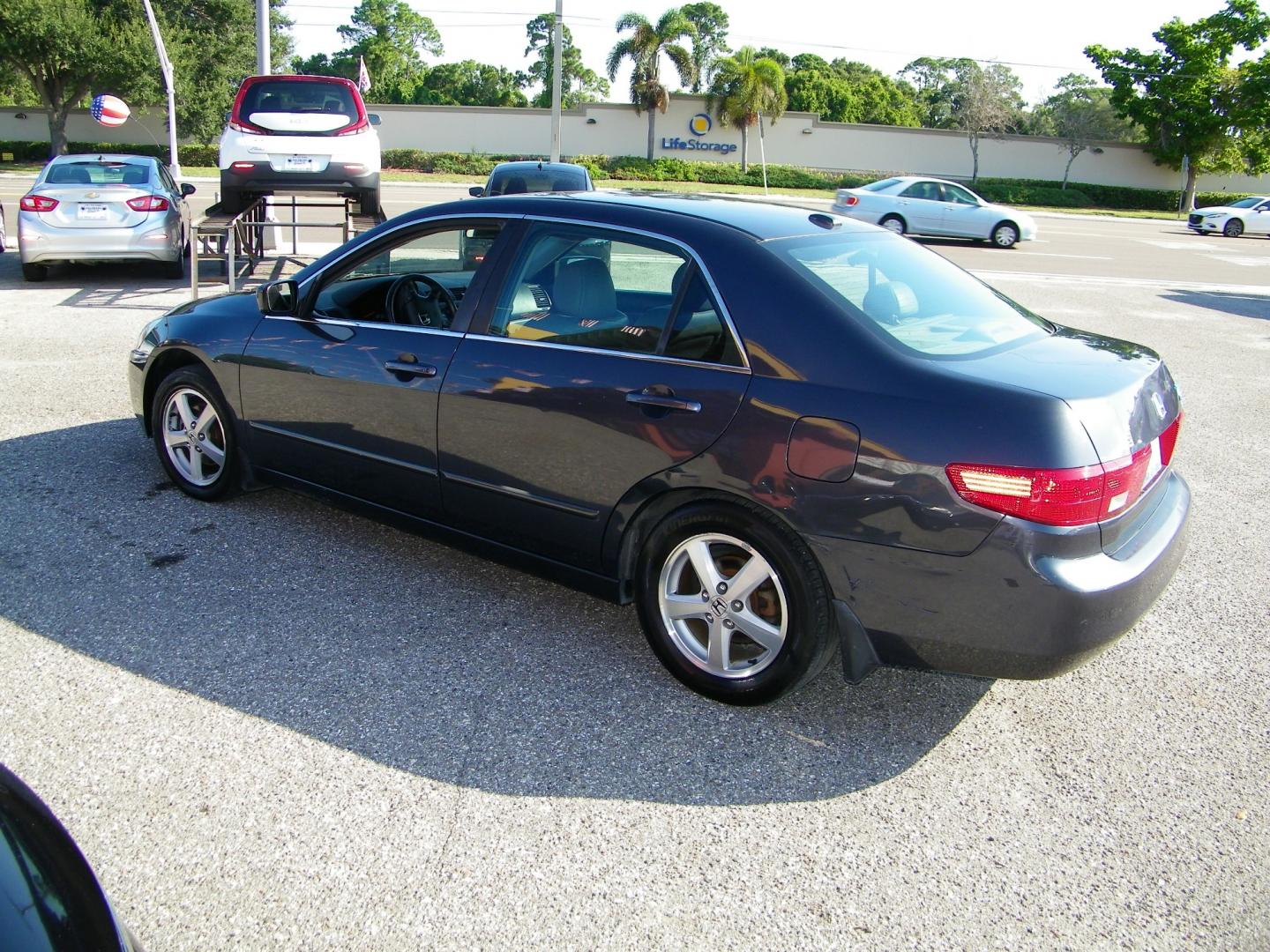 2005 Gray /Gray Honda Accord EX-L Sedan AT with XM Radio (1HGCM568X5A) with an 2.4L L4 DOHC 16V engine, 5-Speed Automatic Overdrive transmission, located at 4000 Bee Ridge Road, Sarasota, FL, 34233, (941) 926-0300, 27.298664, -82.489151 - Photo#3