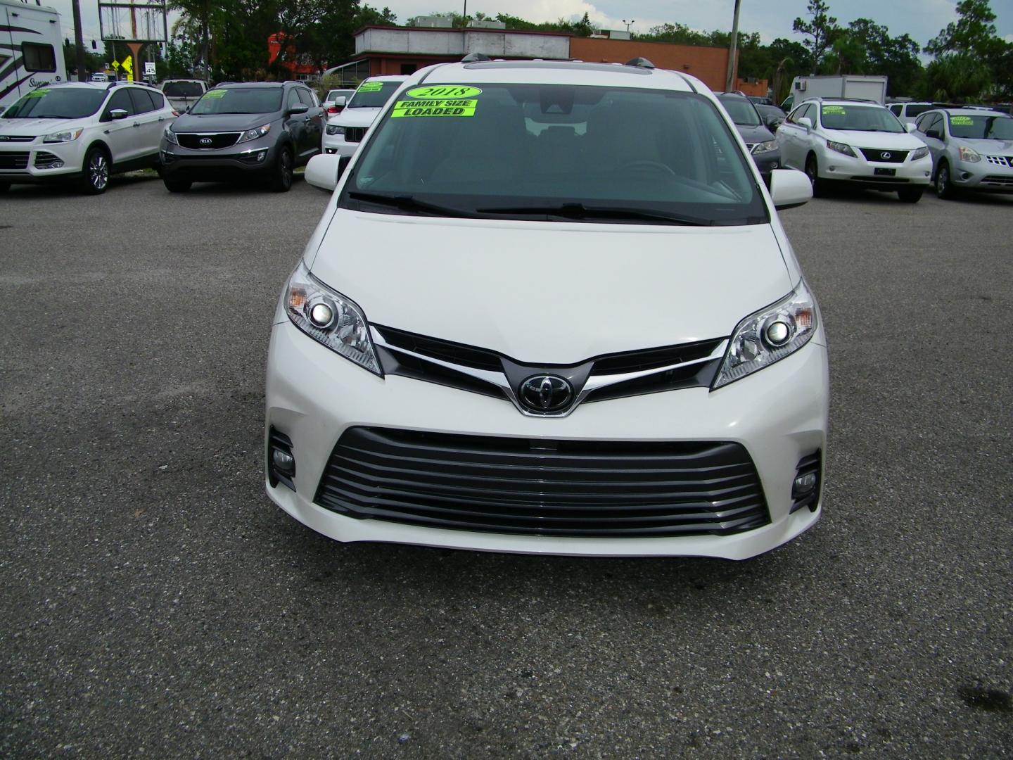 2018 White /Grey Toyota Sienna Limited Premium 7-Passenger (5TDYZ3DC6JS) with an 3.5L V6 EFI DOHC 24V engine, 8A transmission, located at 4000 Bee Ridge Road, Sarasota, FL, 34233, (941) 926-0300, 27.298664, -82.489151 - Photo#1