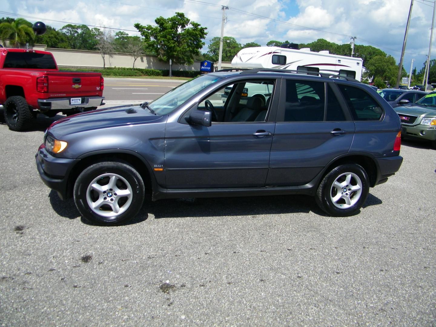 2003 Grey /Black BMW X5 3.0i (5UXFA53523L) with an 3.0L L6 DOHC 24V engine, Automatic transmission, located at 4000 Bee Ridge Road, Sarasota, FL, 34233, (941) 926-0300, 27.298664, -82.489151 - Photo#2