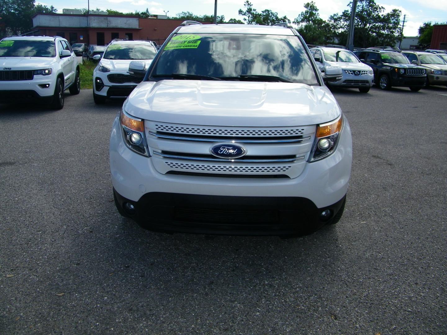 2015 White /Black Ford Explorer Limited FWD (1FM5K7F81FG) with an 3.5L V6 DOHC 24V engine, 6-Speed Automatic transmission, located at 4000 Bee Ridge Road, Sarasota, FL, 34233, (941) 926-0300, 27.298664, -82.489151 - Photo#1