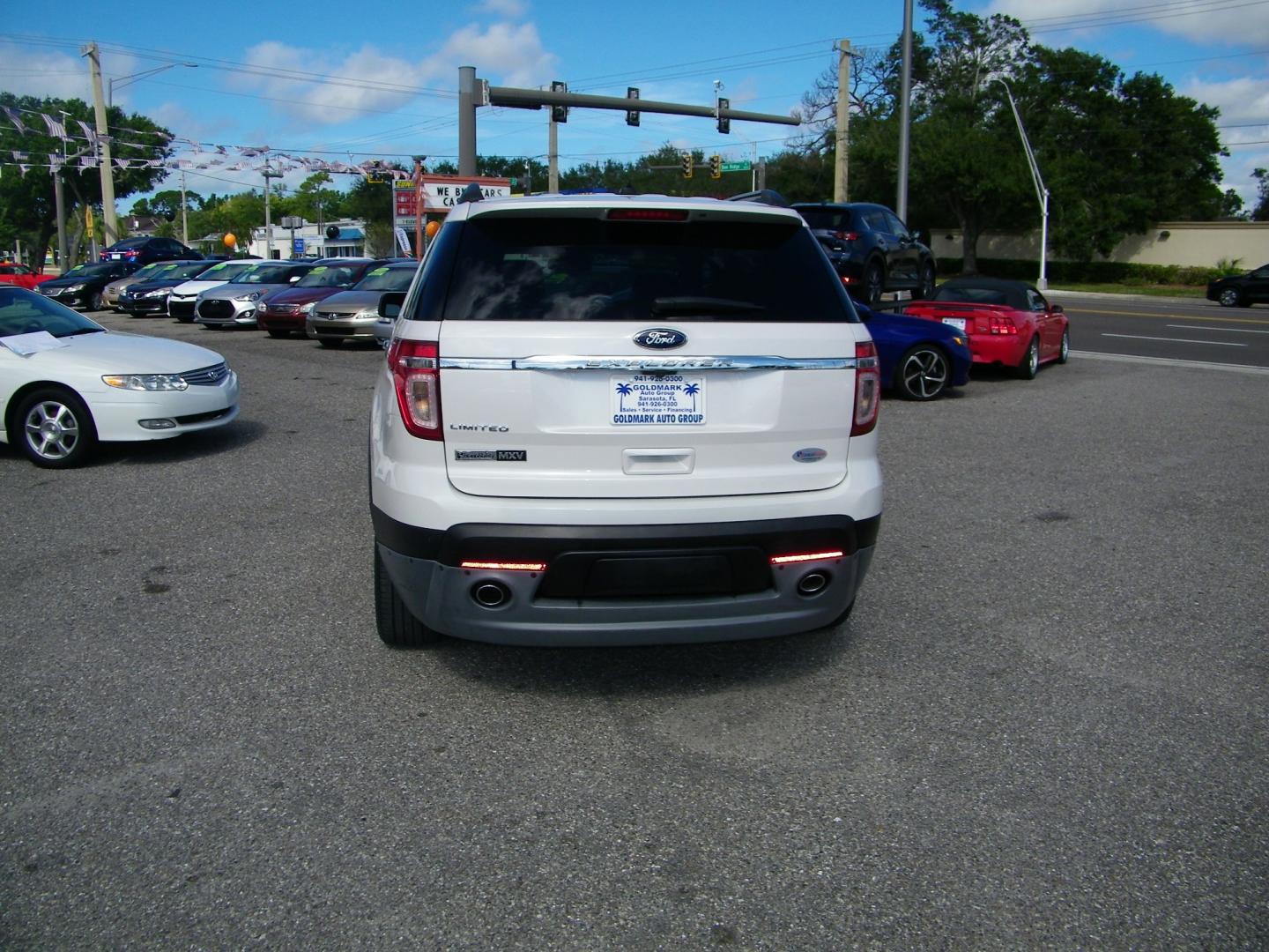 2015 White /Black Ford Explorer Limited FWD (1FM5K7F81FG) with an 3.5L V6 DOHC 24V engine, 6-Speed Automatic transmission, located at 4000 Bee Ridge Road, Sarasota, FL, 34233, (941) 926-0300, 27.298664, -82.489151 - Photo#4