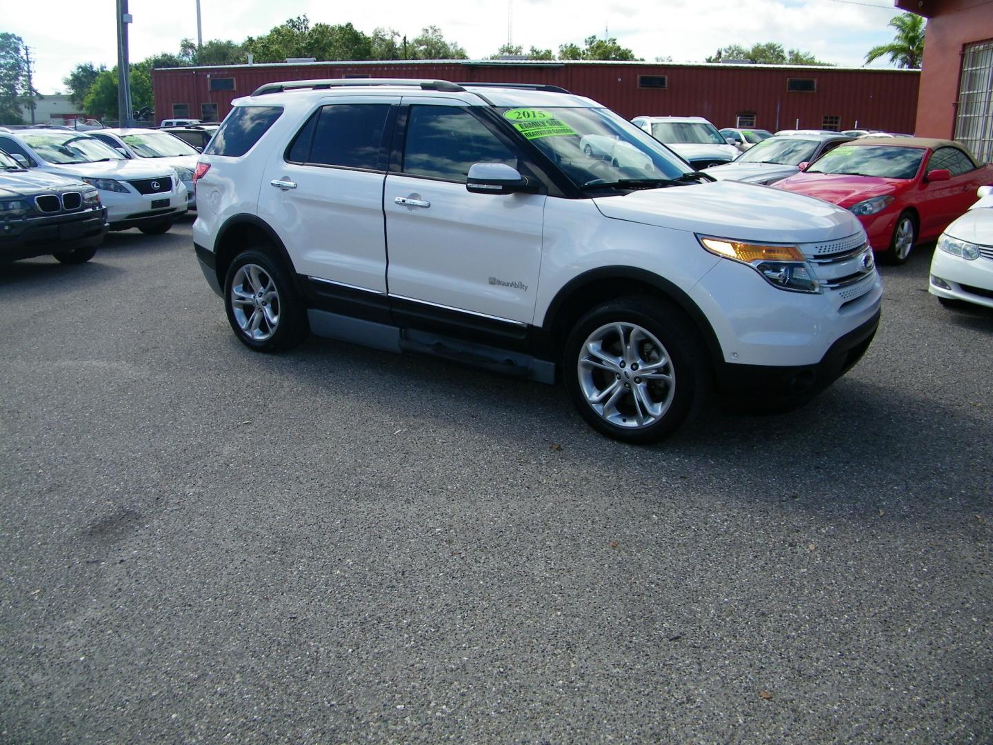 2015 White /Black Ford Explorer Limited FWD (1FM5K7F81FG) with an 3.5L V6 DOHC 24V engine, 6-Speed Automatic transmission, located at 4000 Bee Ridge Road, Sarasota, FL, 34233, (941) 926-0300, 27.298664, -82.489151 - Photo#7