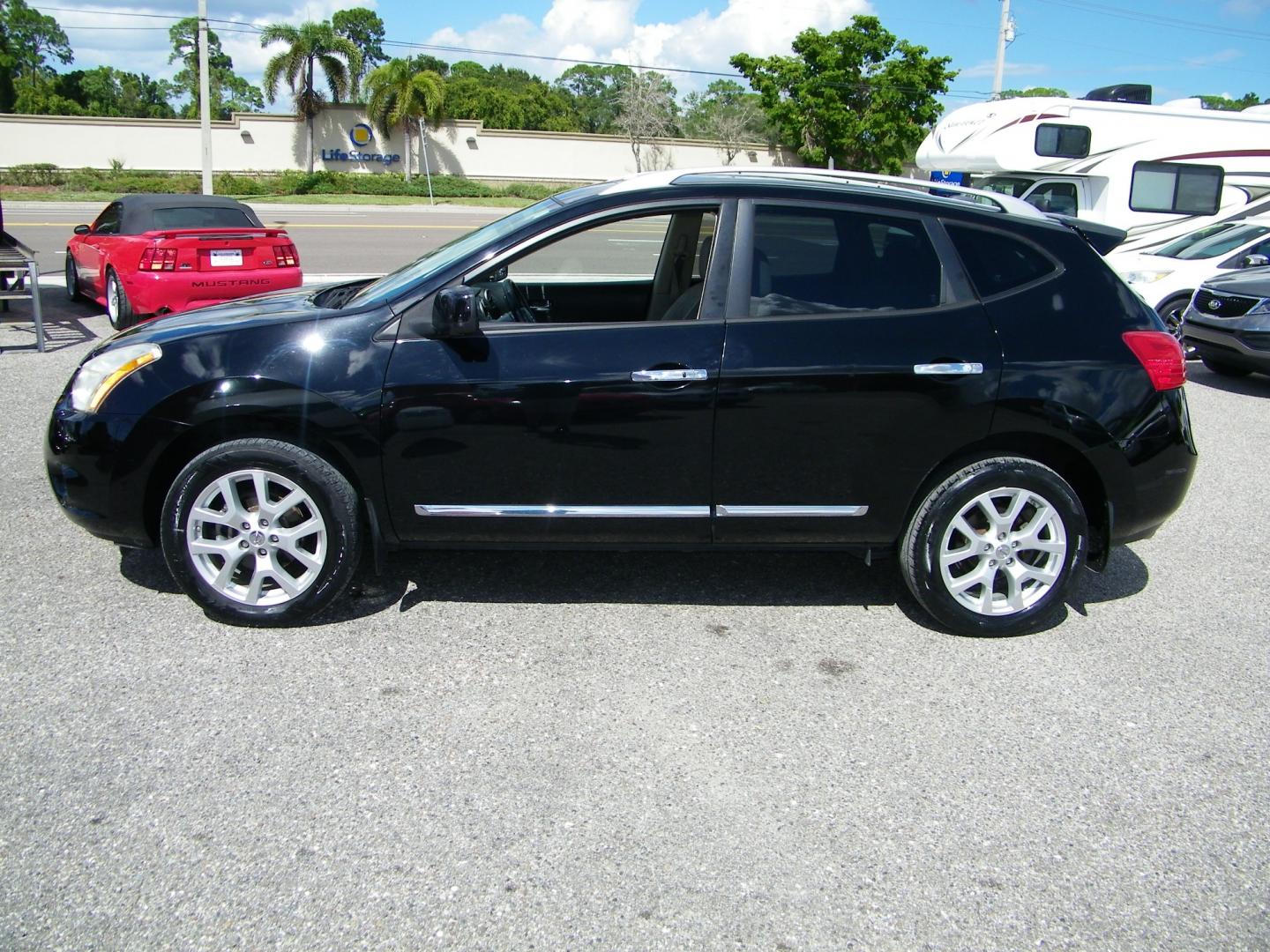 2012 Black /Tan Nissan Rogue S FWD Krom Edition (JN8AS5MT2CW) with an 2.5L L4 DOHC 16V engine, Continuously Variable Transmission transmission, located at 4000 Bee Ridge Road, Sarasota, FL, 34233, (941) 926-0300, 27.298664, -82.489151 - Photo#2