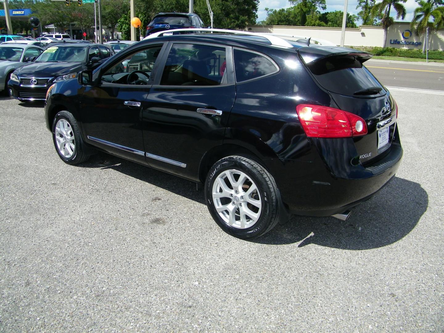 2012 Black /Tan Nissan Rogue S FWD Krom Edition (JN8AS5MT2CW) with an 2.5L L4 DOHC 16V engine, Continuously Variable Transmission transmission, located at 4000 Bee Ridge Road, Sarasota, FL, 34233, (941) 926-0300, 27.298664, -82.489151 - Photo#3