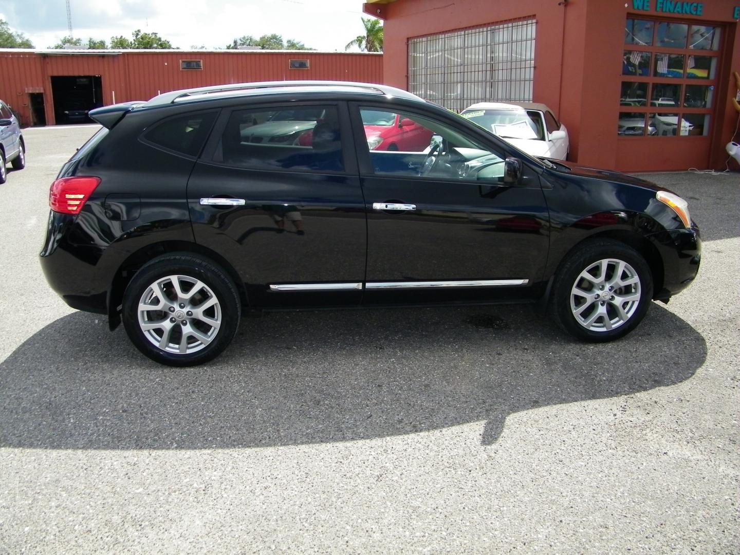 2012 Black /Tan Nissan Rogue S FWD Krom Edition (JN8AS5MT2CW) with an 2.5L L4 DOHC 16V engine, Continuously Variable Transmission transmission, located at 4000 Bee Ridge Road, Sarasota, FL, 34233, (941) 926-0300, 27.298664, -82.489151 - Photo#6