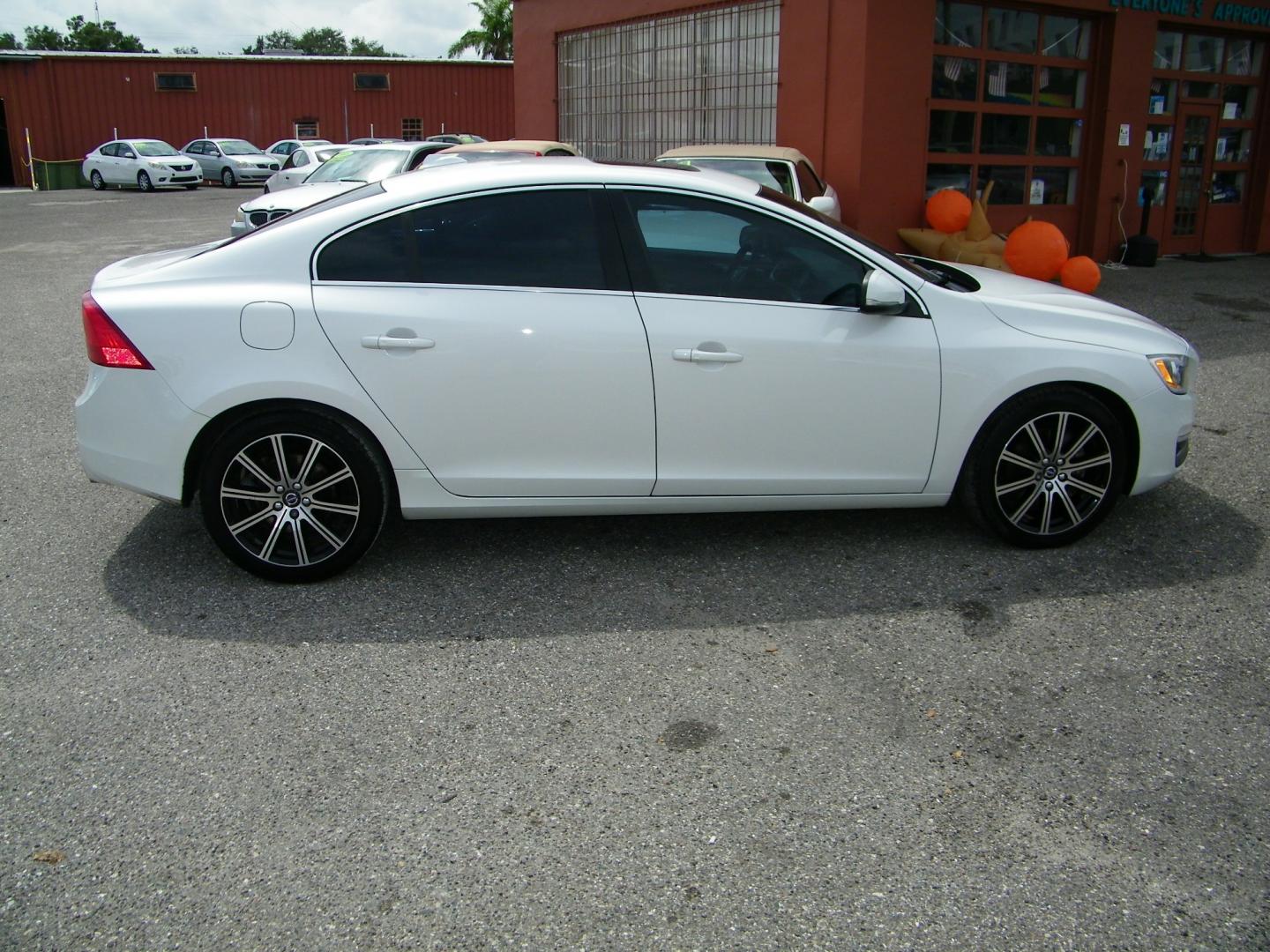 2017 /Black Volvo S60 T5 Inscription AWD (LYV402TK8HB) with an 2.0L L4 DOHC 16V engine, 8A transmission, located at 4000 Bee Ridge Road, Sarasota, FL, 34233, (941) 926-0300, 27.298664, -82.489151 - Photo#6