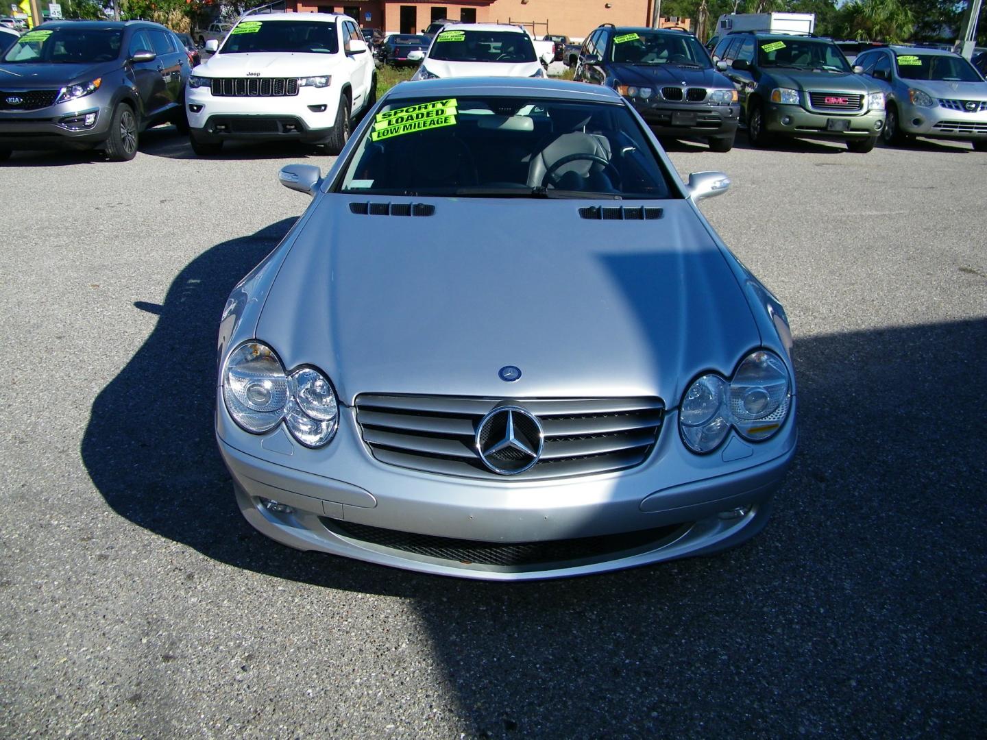 2005 Silver /Black Mercedes-Benz SL-Class SL500 (WDBSK75F05F) with an 5.0L V8 DOHC 32V engine, 7-Speed Automatic Overdrive transmission, located at 4000 Bee Ridge Road, Sarasota, FL, 34233, (941) 926-0300, 27.298664, -82.489151 - Photo#1