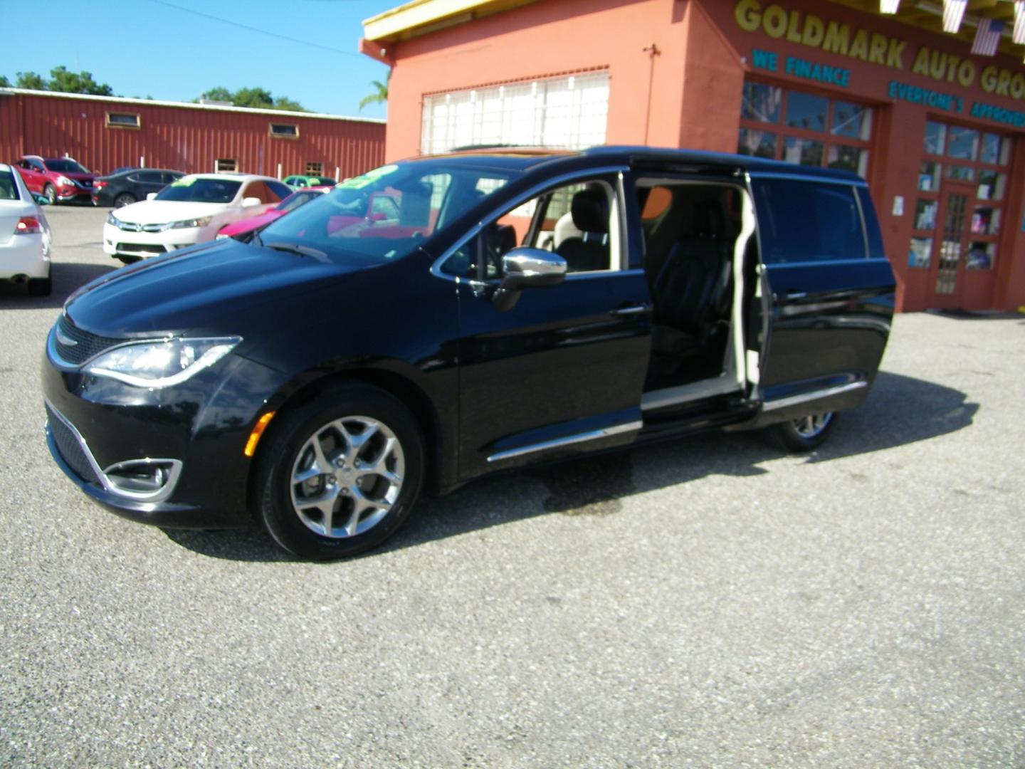 2018 Black /Black Chrysler Pacifica Limited (2C4RC1GG6JR) with an 3.6L V6 DOHC 24V engine, 9A transmission, located at 4000 Bee Ridge Road, Sarasota, FL, 34233, (941) 926-0300, 27.298664, -82.489151 - Photo#1