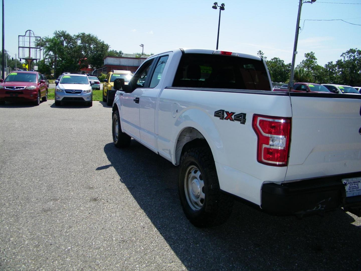 2018 /Gray Ford F-150 Lariat SuperCab 6.5-ft. 4WD (1FTFX1E53JK) with an 5.0L V8 OHV 16V engine, 6A transmission, located at 4000 Bee Ridge Road, Sarasota, FL, 34233, (941) 926-0300, 27.298664, -82.489151 - Photo#3