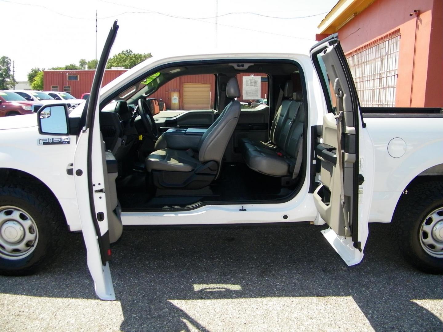 2018 /Gray Ford F-150 Lariat SuperCab 6.5-ft. 4WD (1FTFX1E53JK) with an 5.0L V8 OHV 16V engine, 6A transmission, located at 4000 Bee Ridge Road, Sarasota, FL, 34233, (941) 926-0300, 27.298664, -82.489151 - Photo#1