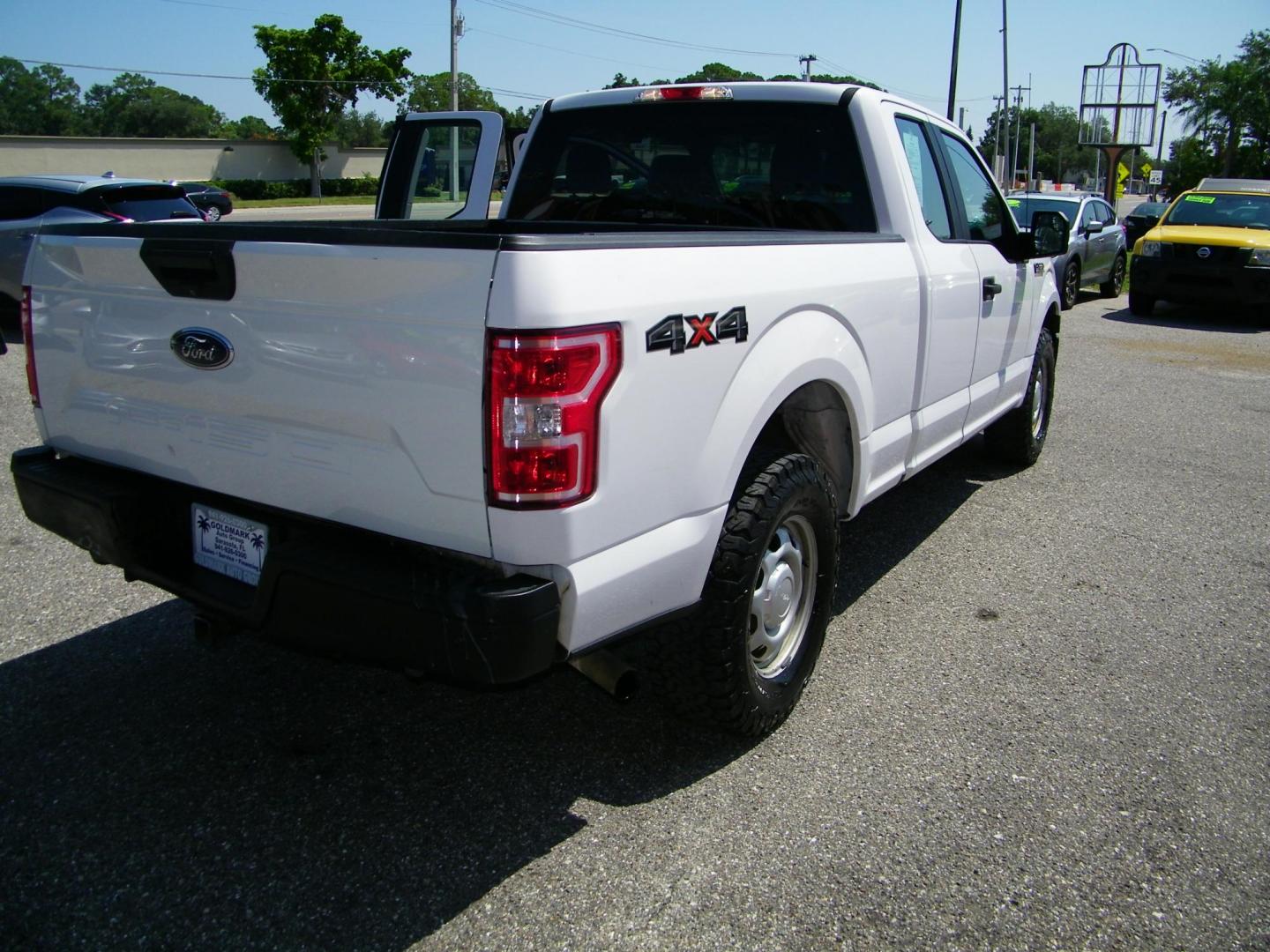 2018 /Gray Ford F-150 Lariat SuperCab 6.5-ft. 4WD (1FTFX1E53JK) with an 5.0L V8 OHV 16V engine, 6A transmission, located at 4000 Bee Ridge Road, Sarasota, FL, 34233, (941) 926-0300, 27.298664, -82.489151 - Photo#4