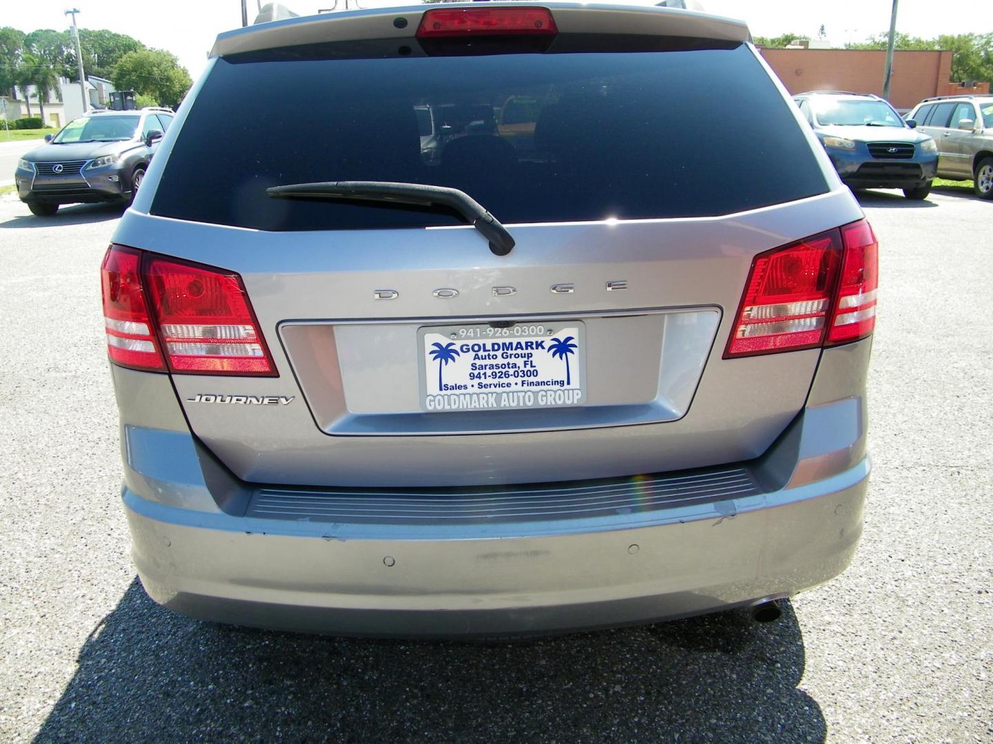 2020 /Black Dodge Journey SE Value (3C4PDCAB1LT) with an 2.4L L4 DOHC 16V engine, 6A transmission, located at 4000 Bee Ridge Road, Sarasota, FL, 34233, (941) 926-0300, 27.298664, -82.489151 - Photo#4