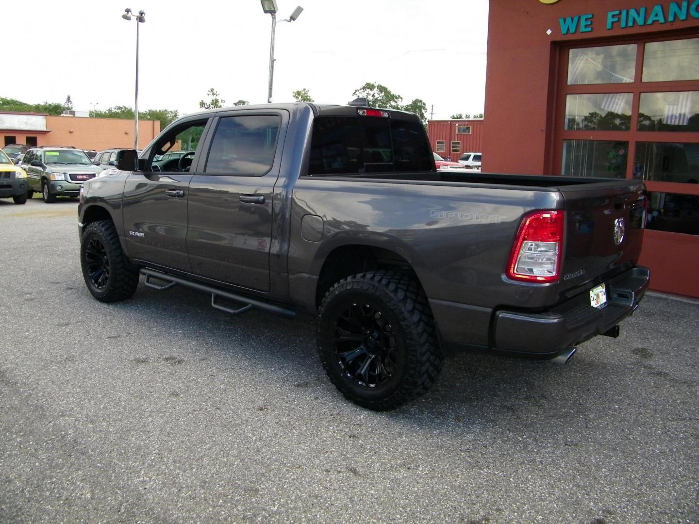 2023 /Black RAM 1500 Big Horn Crew Cab SWB 2WD (1C6RREFT5PN) with an 5.7L V8 OHV 16V engine, 8A transmission, located at 4000 Bee Ridge Road, Sarasota, FL, 34233, (941) 926-0300, 27.298664, -82.489151 - Photo#3