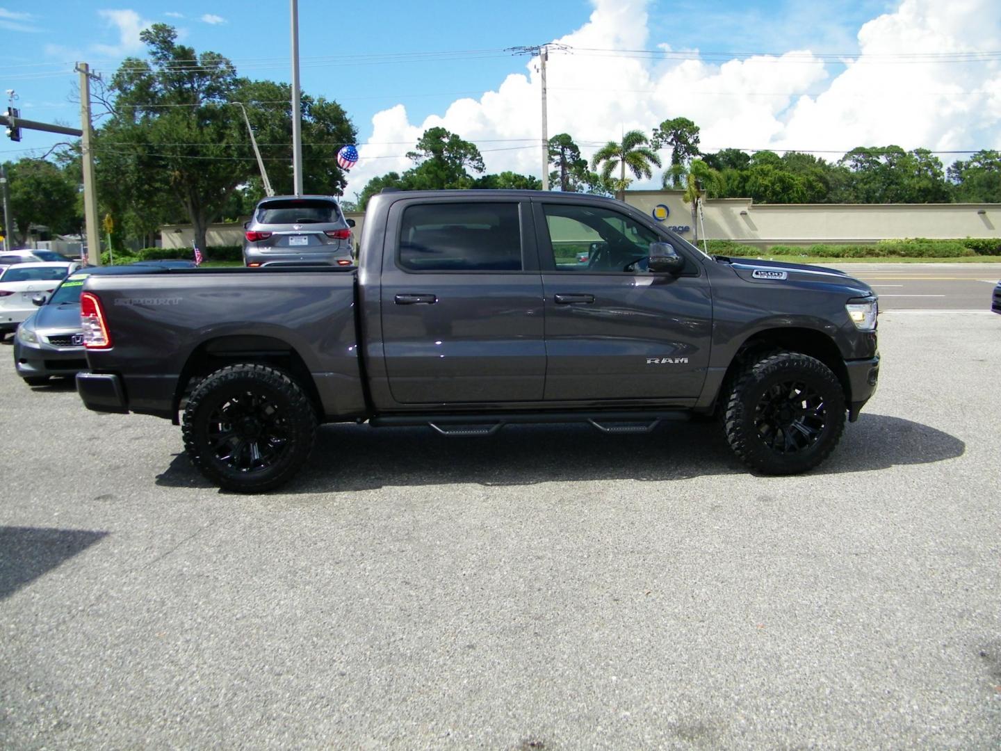 2023 /Black RAM 1500 Big Horn Crew Cab SWB 2WD (1C6RREFT5PN) with an 5.7L V8 OHV 16V engine, 8A transmission, located at 4000 Bee Ridge Road, Sarasota, FL, 34233, (941) 926-0300, 27.298664, -82.489151 - Photo#7