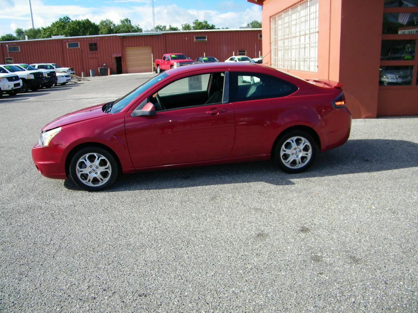 2010 /Black Ford Focus SE Coupe (1FAHP3CN2AW) with an 2.0L L4 DOHC 16V engine, located at 4000 Bee Ridge Road, Sarasota, FL, 34233, (941) 926-0300, 27.298664, -82.489151 - Photo#1