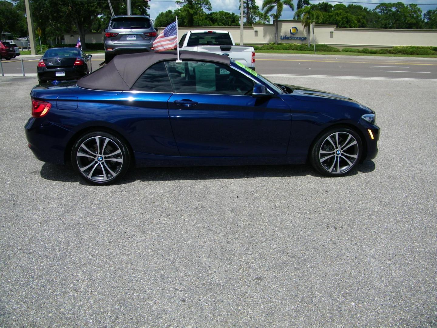 2016 /Beige BMW 2-Series 228i Convertible (WBA1K9C52GV) with an 2.0L L4 DOHC 16V engine, 8A transmission, located at 4000 Bee Ridge Road, Sarasota, FL, 34233, (941) 926-0300, 27.298664, -82.489151 - Photo#6