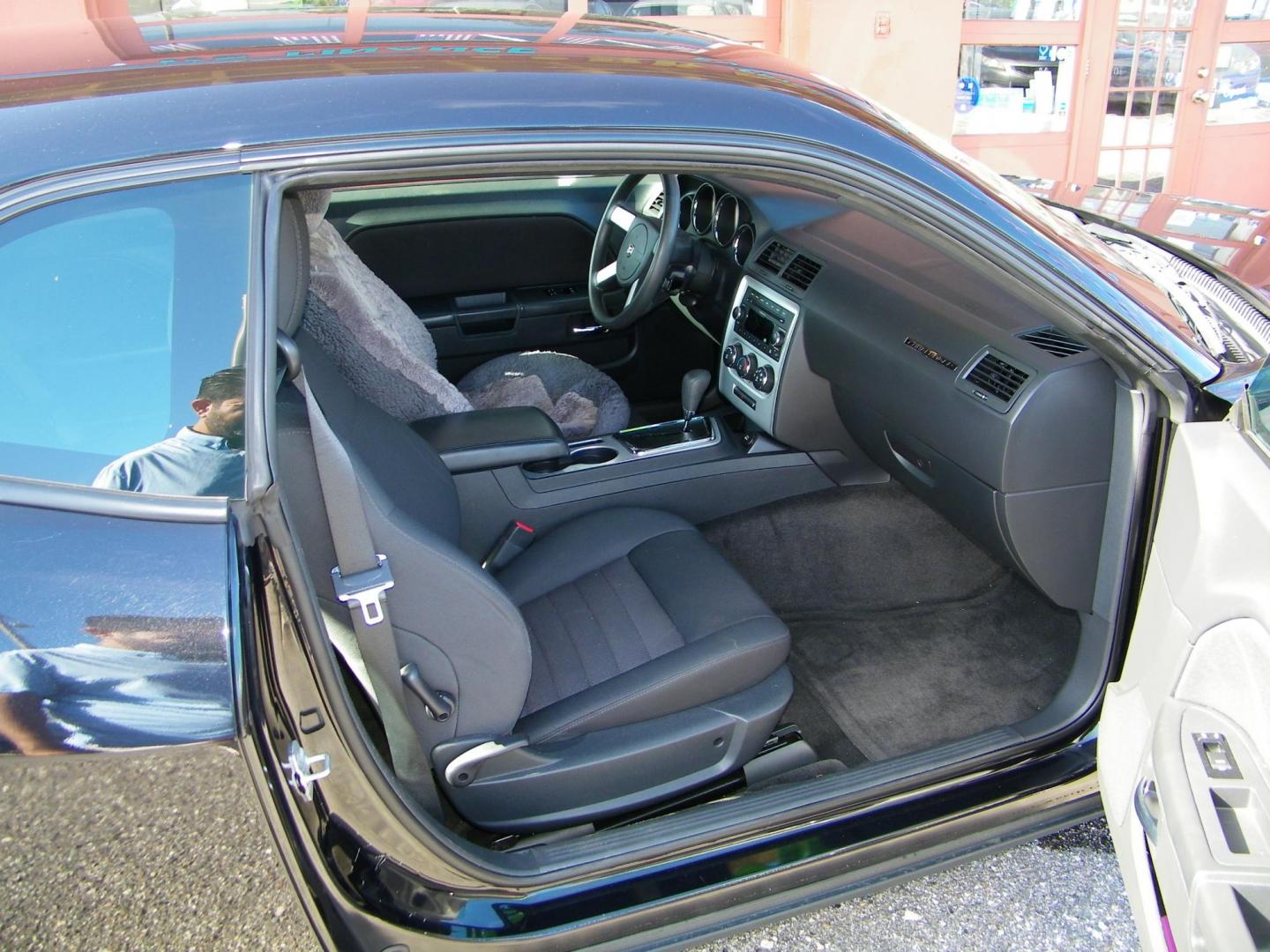 2010 /Black Dodge Challenger SE (2B3CJ4DVXAH) with an 3.5L V6 SOHC 24V engine, 4-Speed Automatic transmission, located at 4000 Bee Ridge Road, Sarasota, FL, 34233, (941) 926-0300, 27.298664, -82.489151 - Photo#8