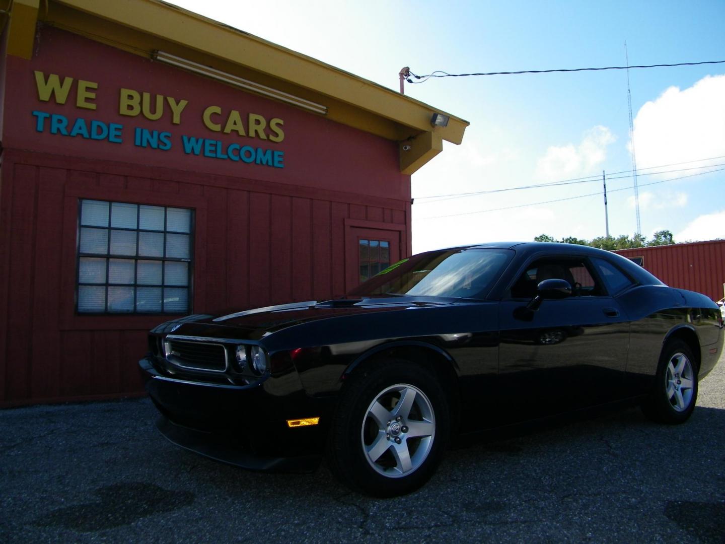 2010 /Black Dodge Challenger SE (2B3CJ4DVXAH) with an 3.5L V6 SOHC 24V engine, 4-Speed Automatic transmission, located at 4000 Bee Ridge Road, Sarasota, FL, 34233, (941) 926-0300, 27.298664, -82.489151 - Photo#3