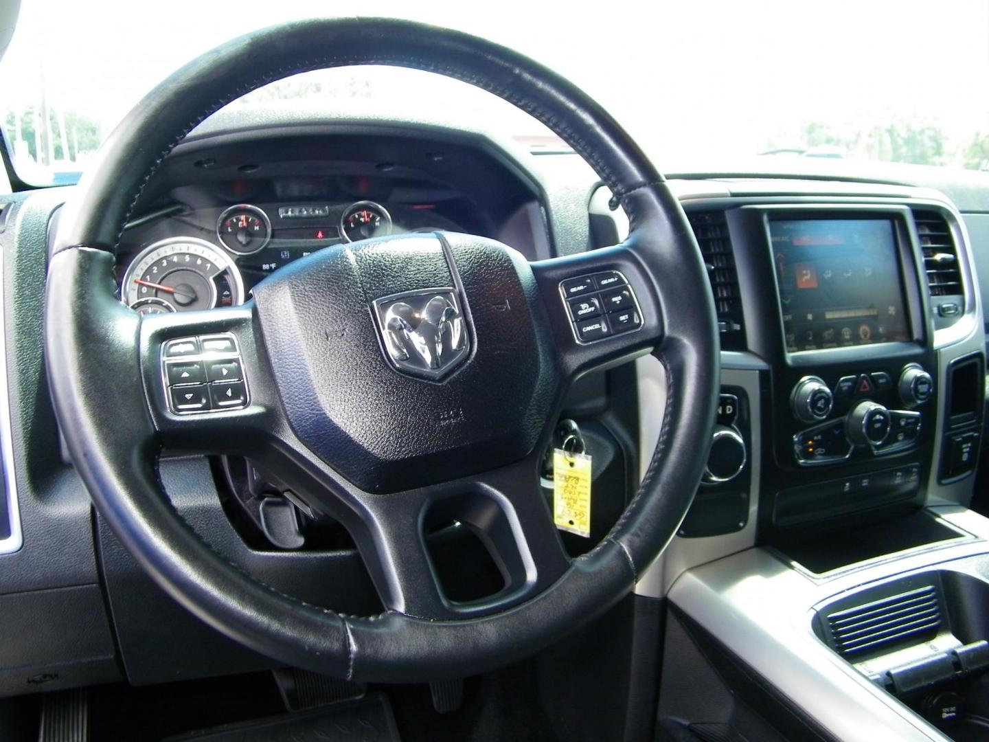 2016 /Black RAM 1500 SLT Crew Cab SWB 2WD (1C6RR6LT5GS) with an 5.7L V8 OHV 16V engine, 6A transmission, located at 4000 Bee Ridge Road, Sarasota, FL, 34233, (941) 926-0300, 27.298664, -82.489151 - Photo#18