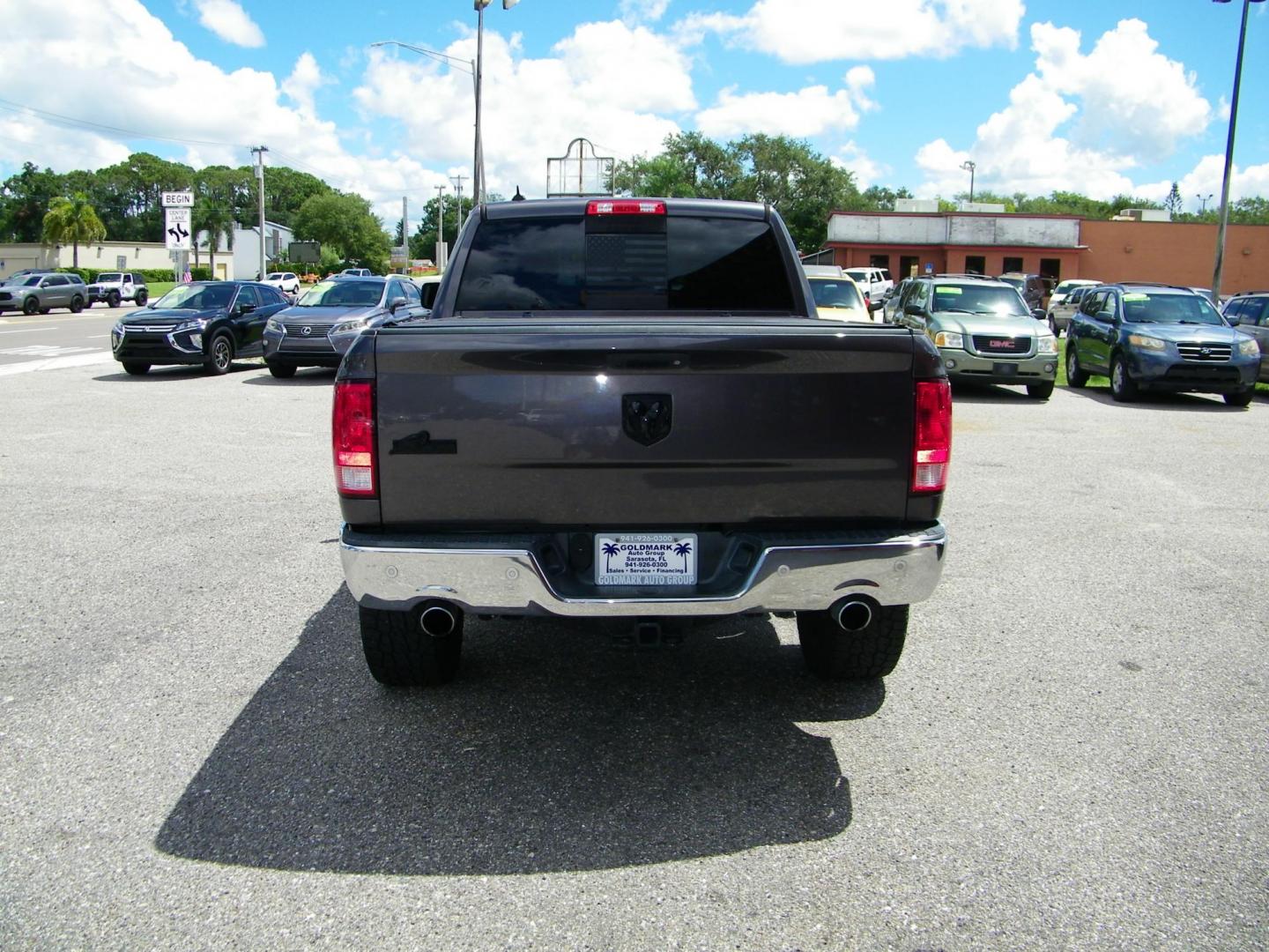 2016 /Black RAM 1500 SLT Crew Cab SWB 2WD (1C6RR6LT5GS) with an 5.7L V8 OHV 16V engine, 6A transmission, located at 4000 Bee Ridge Road, Sarasota, FL, 34233, (941) 926-0300, 27.298664, -82.489151 - Photo#3