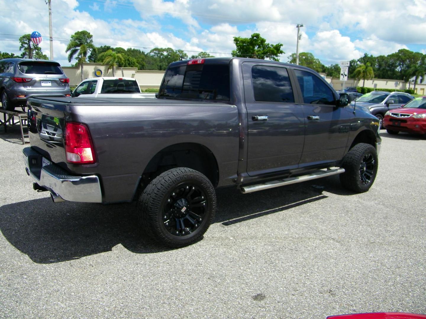 2016 /Black RAM 1500 SLT Crew Cab SWB 2WD (1C6RR6LT5GS) with an 5.7L V8 OHV 16V engine, 6A transmission, located at 4000 Bee Ridge Road, Sarasota, FL, 34233, (941) 926-0300, 27.298664, -82.489151 - Photo#5