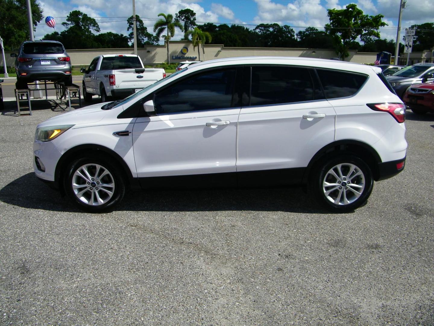 2017 /Grey Ford Escape SE FWD (1FMCU0GD0HU) with an 1.5L L4 DOHC 16V engine, 6A transmission, located at 4000 Bee Ridge Road, Sarasota, FL, 34233, (941) 926-0300, 27.298664, -82.489151 - Photo#1