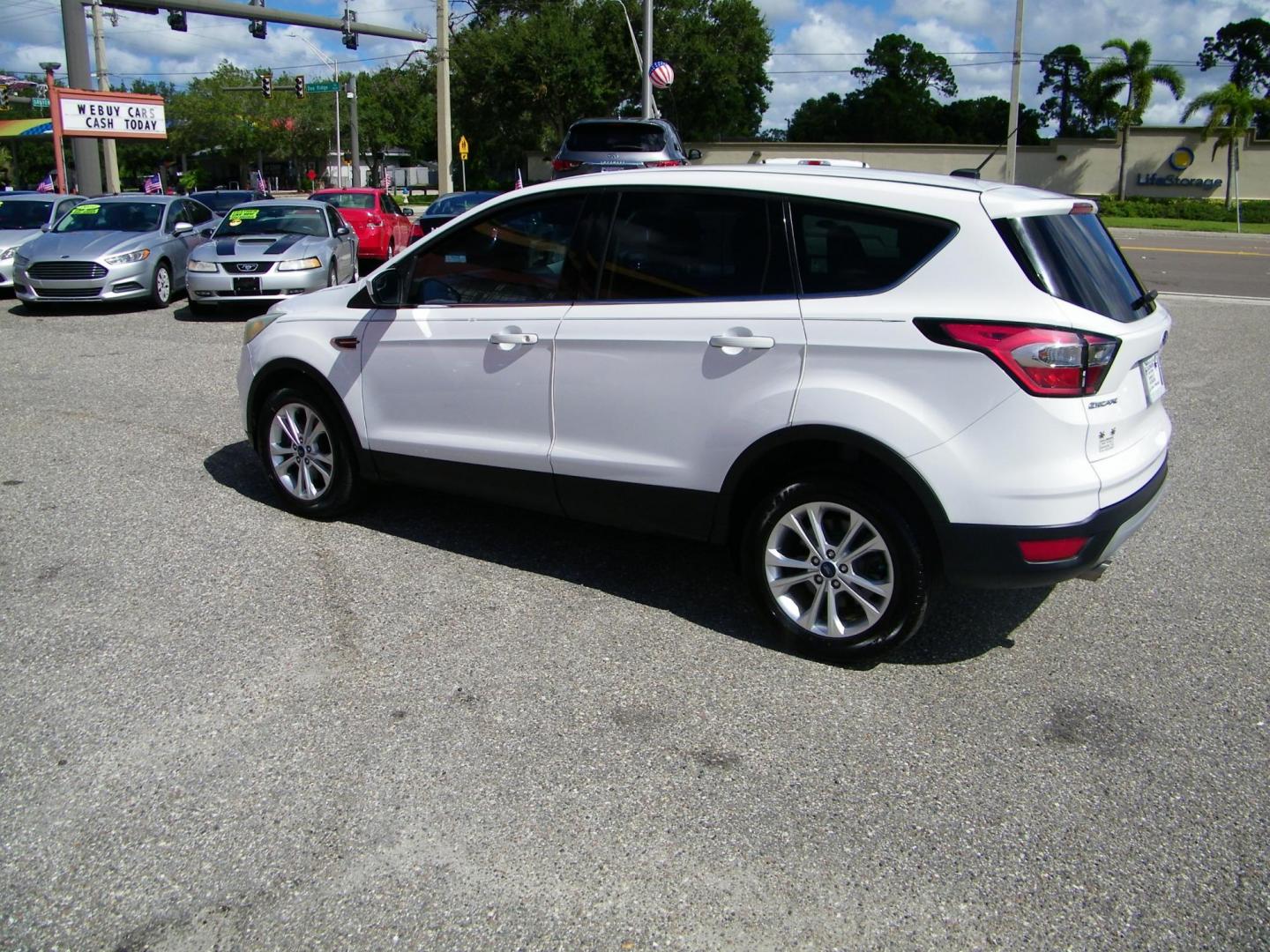 2017 /Grey Ford Escape SE FWD (1FMCU0GD0HU) with an 1.5L L4 DOHC 16V engine, 6A transmission, located at 4000 Bee Ridge Road, Sarasota, FL, 34233, (941) 926-0300, 27.298664, -82.489151 - Photo#3