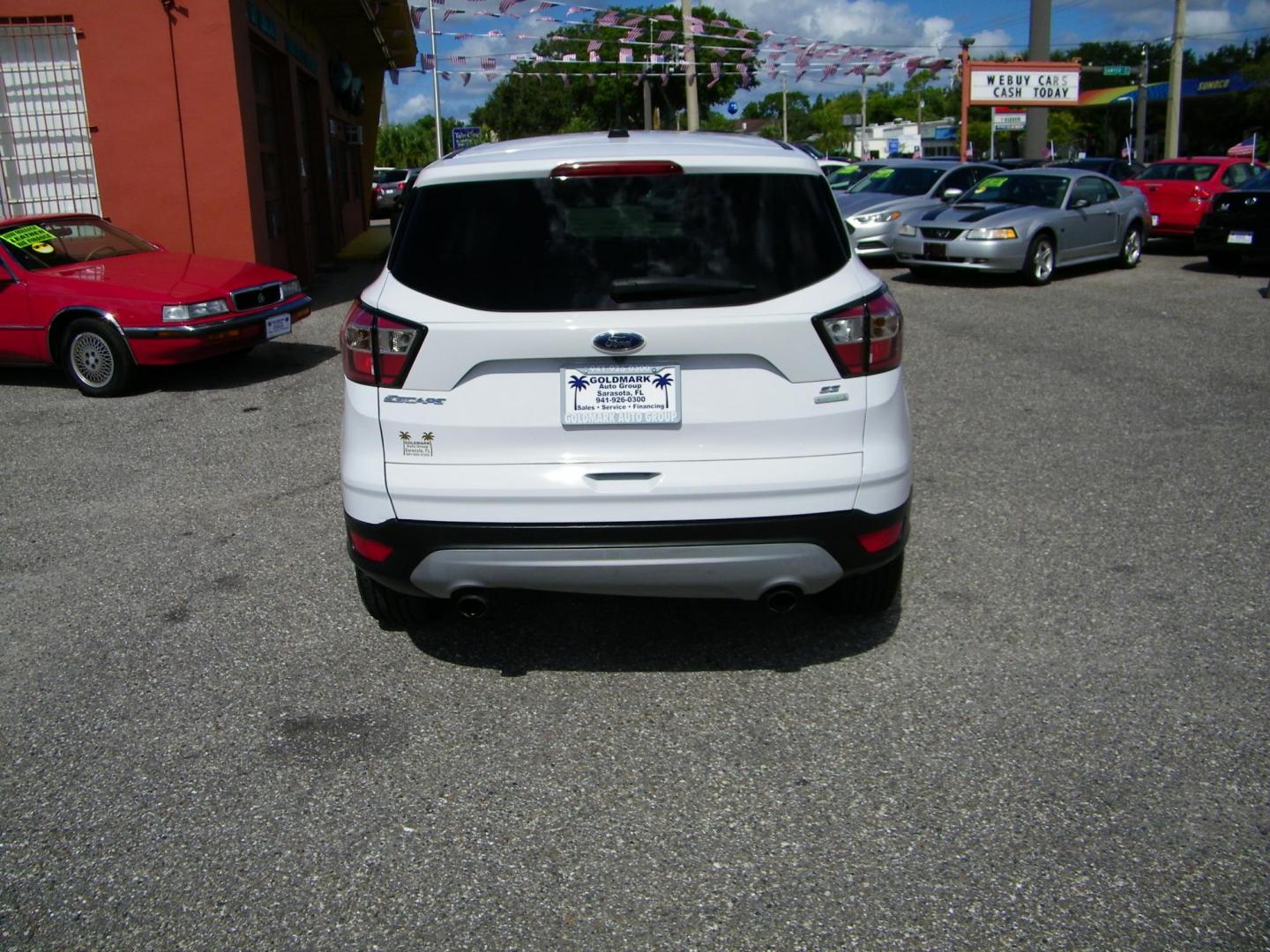 2017 /Grey Ford Escape SE FWD (1FMCU0GD0HU) with an 1.5L L4 DOHC 16V engine, 6A transmission, located at 4000 Bee Ridge Road, Sarasota, FL, 34233, (941) 926-0300, 27.298664, -82.489151 - Photo#4