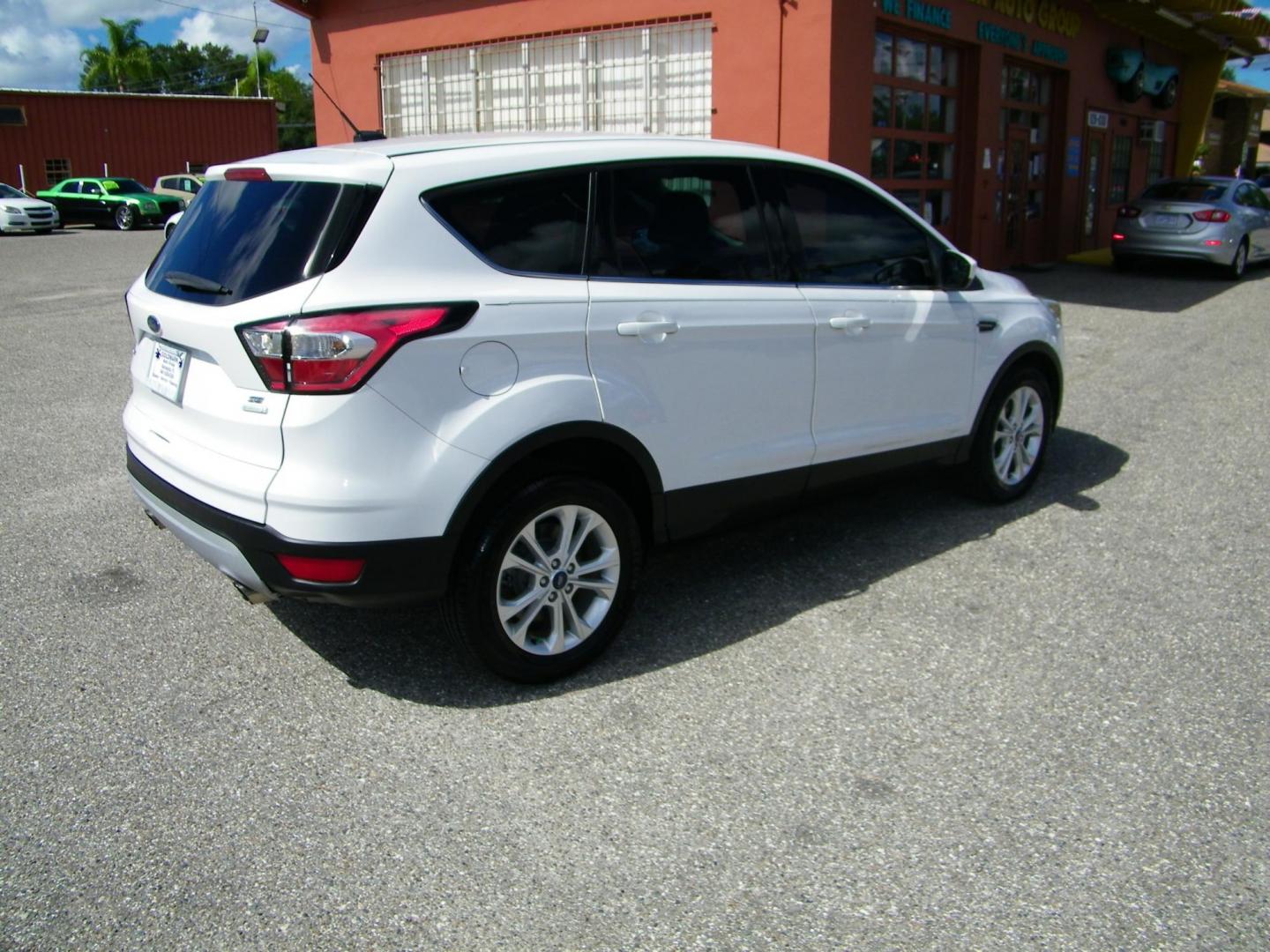 2017 /Grey Ford Escape SE FWD (1FMCU0GD0HU) with an 1.5L L4 DOHC 16V engine, 6A transmission, located at 4000 Bee Ridge Road, Sarasota, FL, 34233, (941) 926-0300, 27.298664, -82.489151 - Photo#5